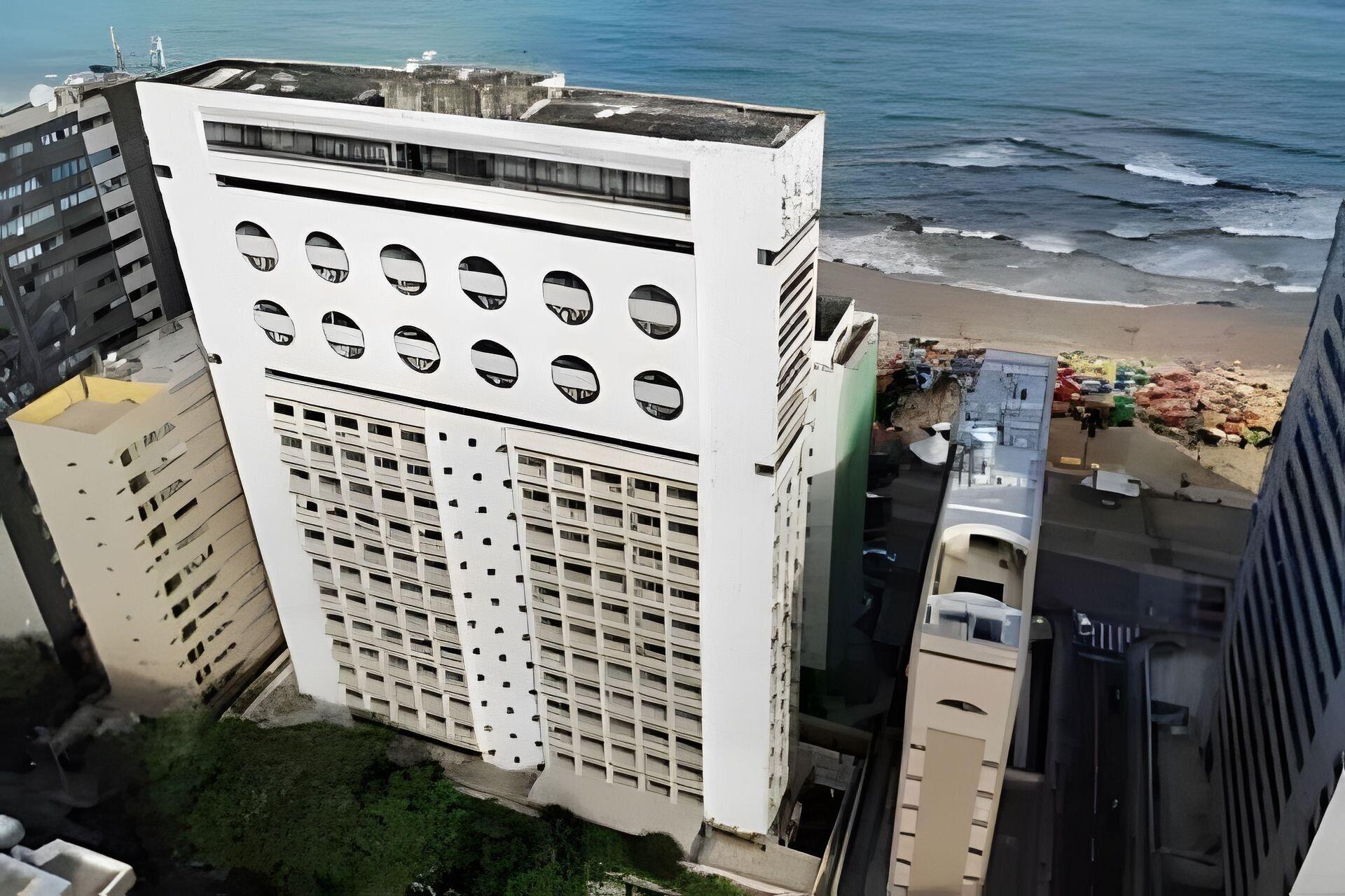 Vista Exterior Flat com piscina a 50m da praia