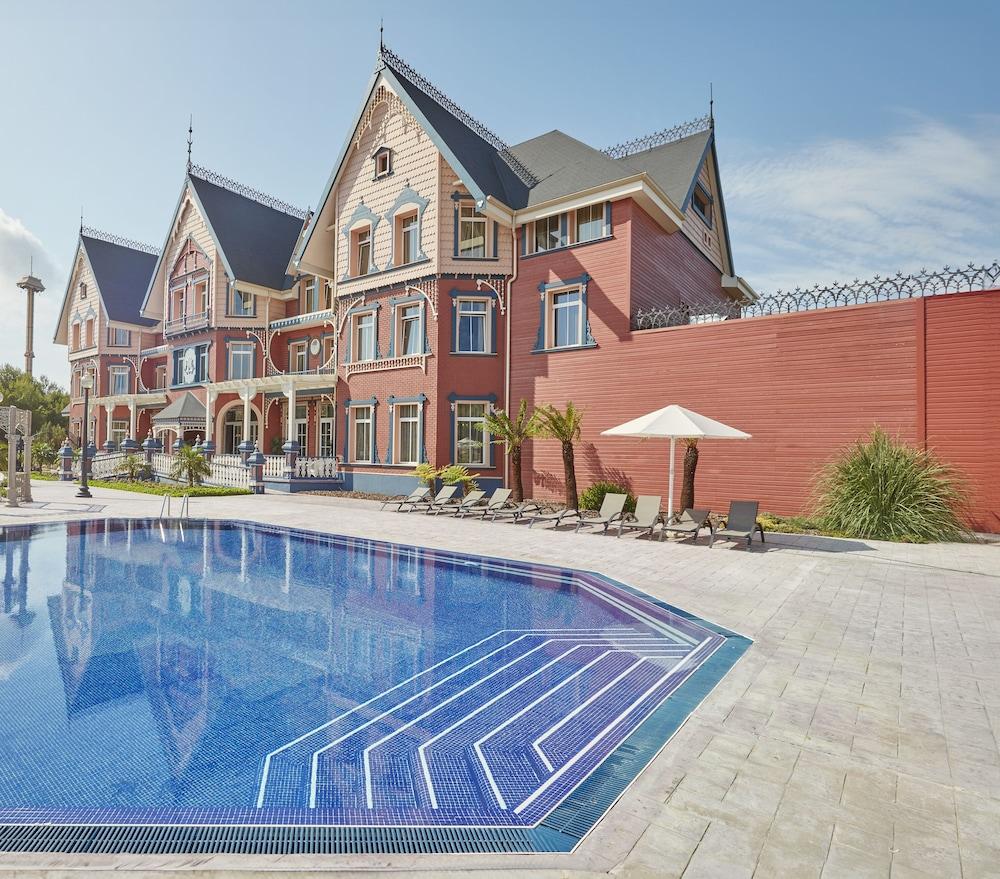 Varios PortAventura Hotel Lucy's Mansion