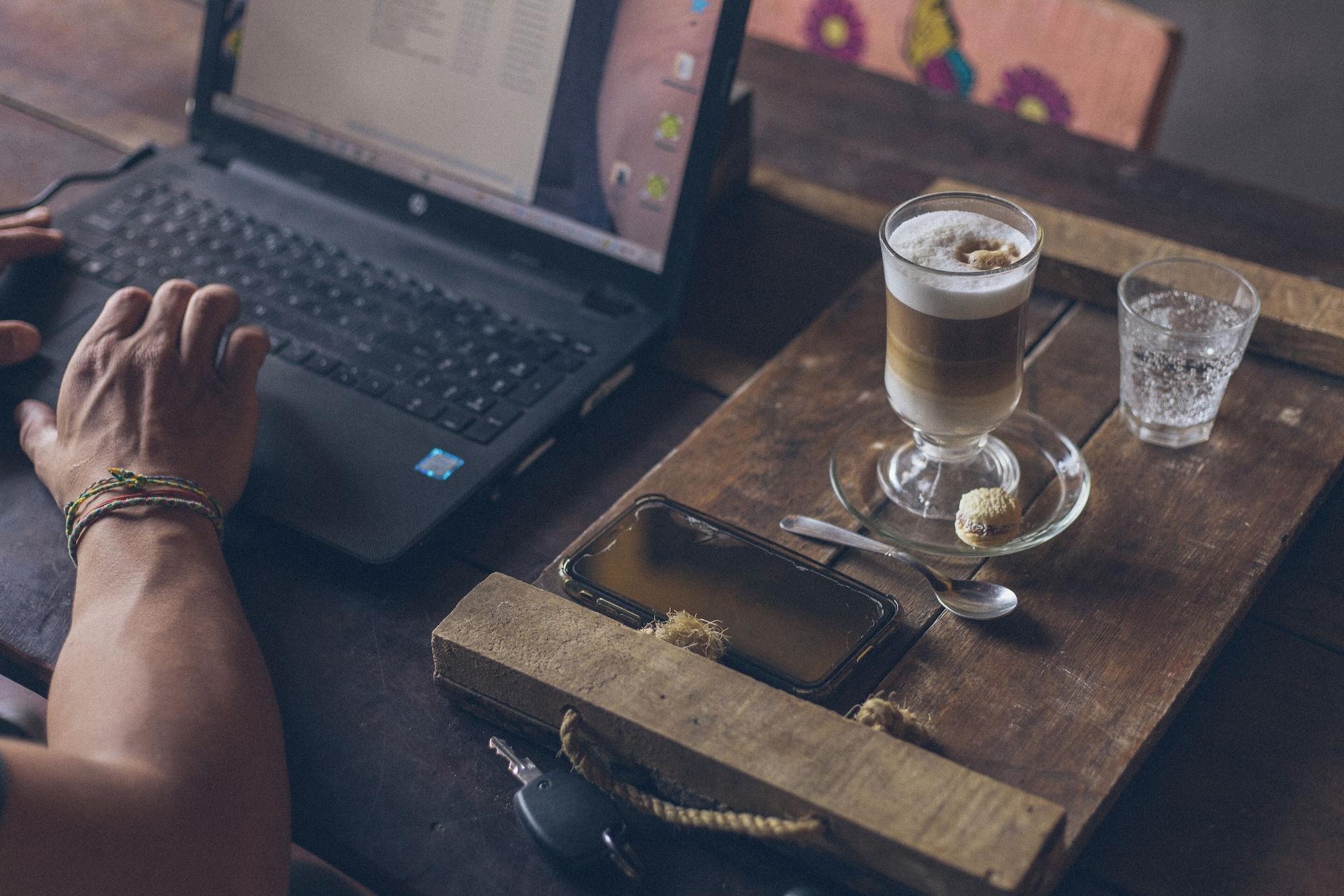 Sala de Reuniones Hostel Pura Vida Mae