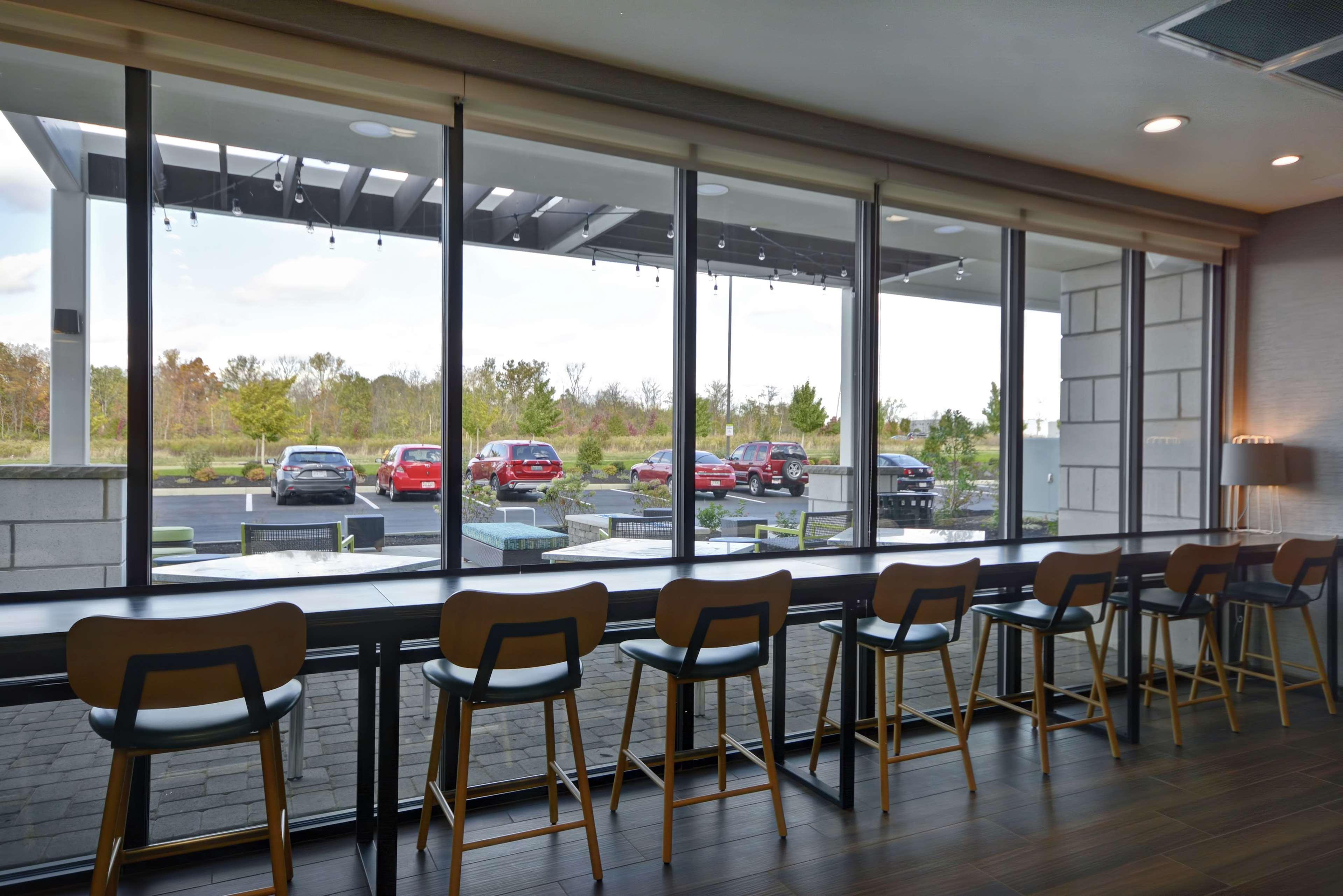 Vista Lobby Home2 Suites by Hilton Dayton South