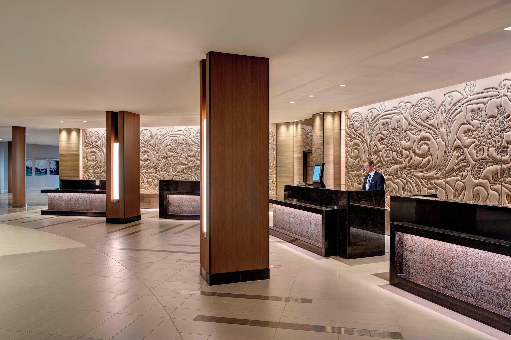 Vista Lobby Houston Airport Marriott at George Bush Intercontinental