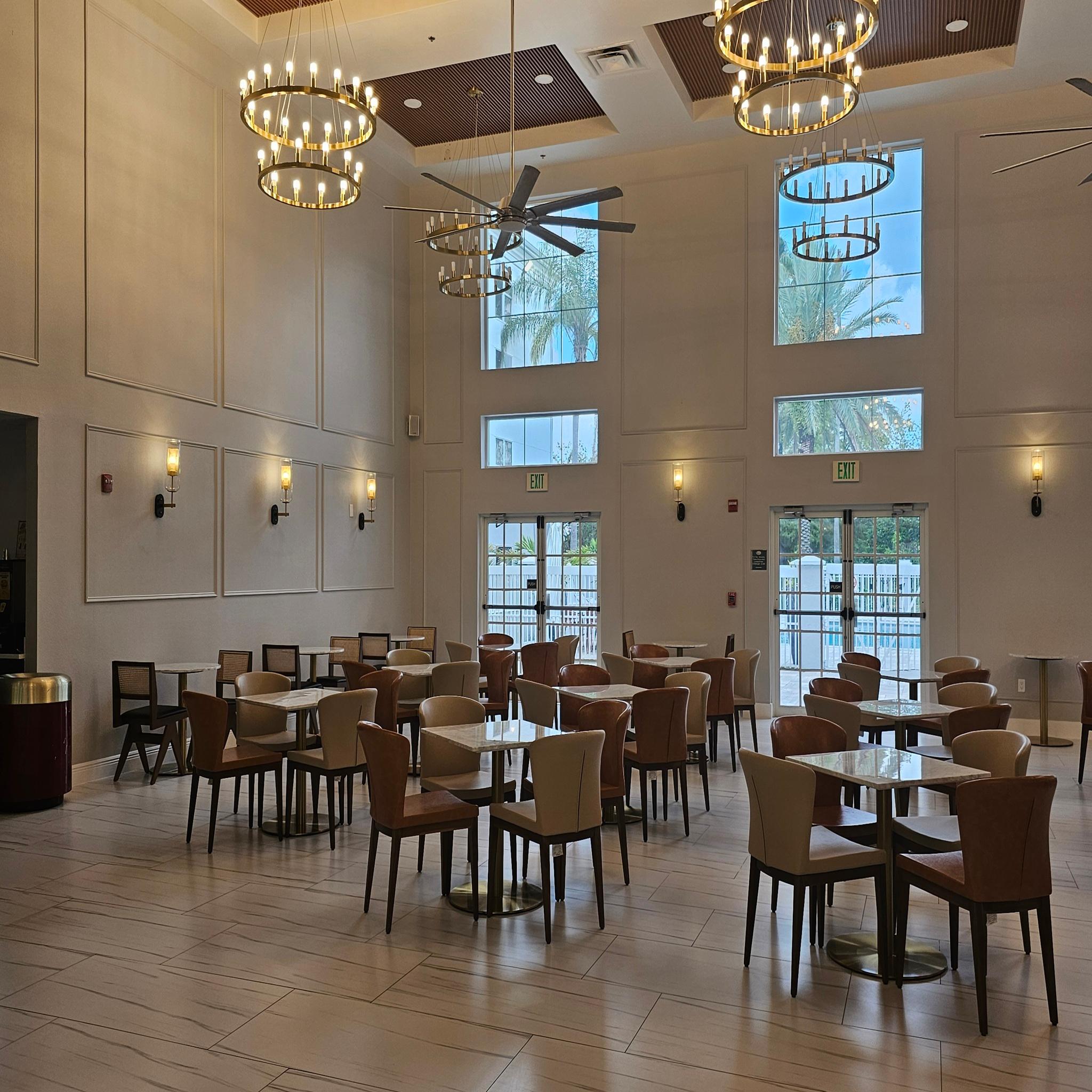 Restaurant Montreal Suites Orlando by IHG