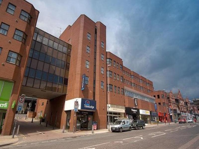 Vista Exterior Travelodge Leeds Vicar Lane