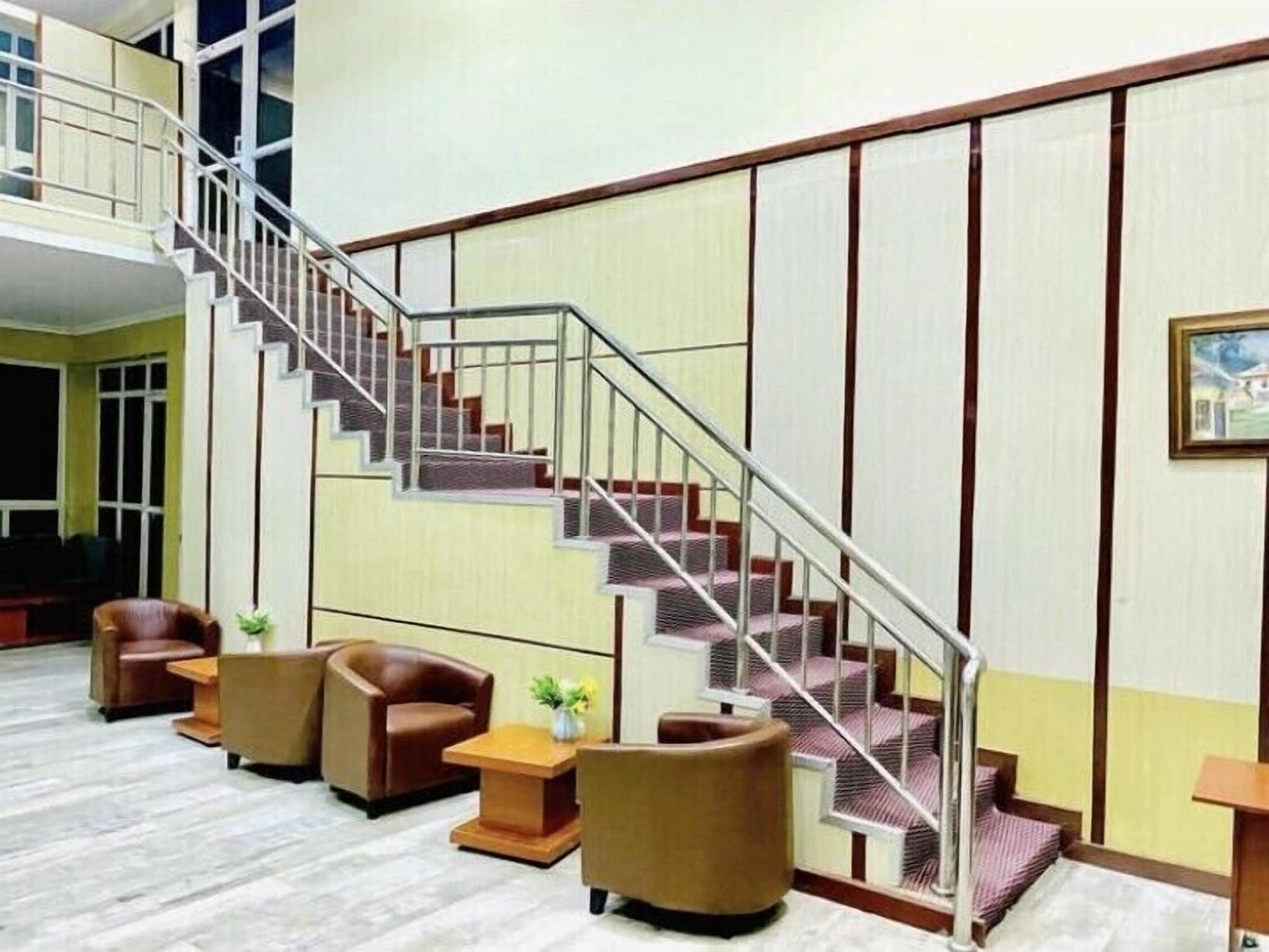 Vista Lobby Royal Village Hotel Company
