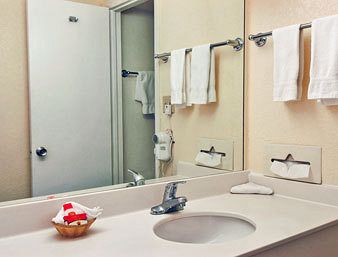 Baño Super 8 by Wyndham Ormond Beach