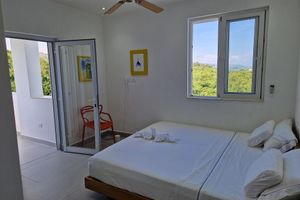 Alquiler Vacacional - Hill view room with 2 shared bathrooms in seaview Villa