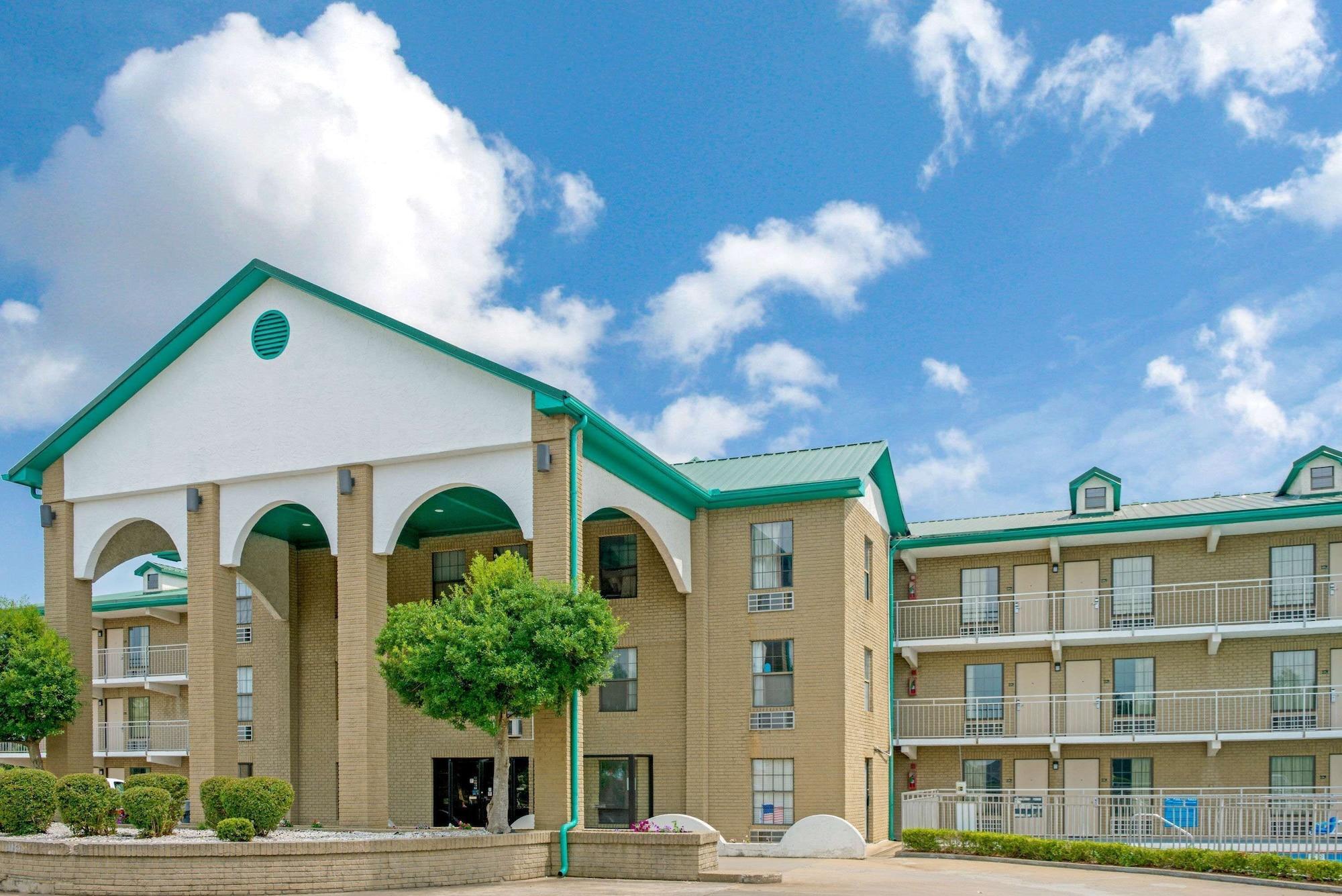 Varios Super 8 by Wyndham Lakeland