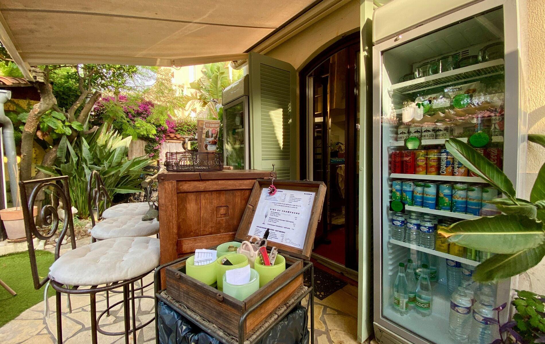 Bar/Salón La Jabotte