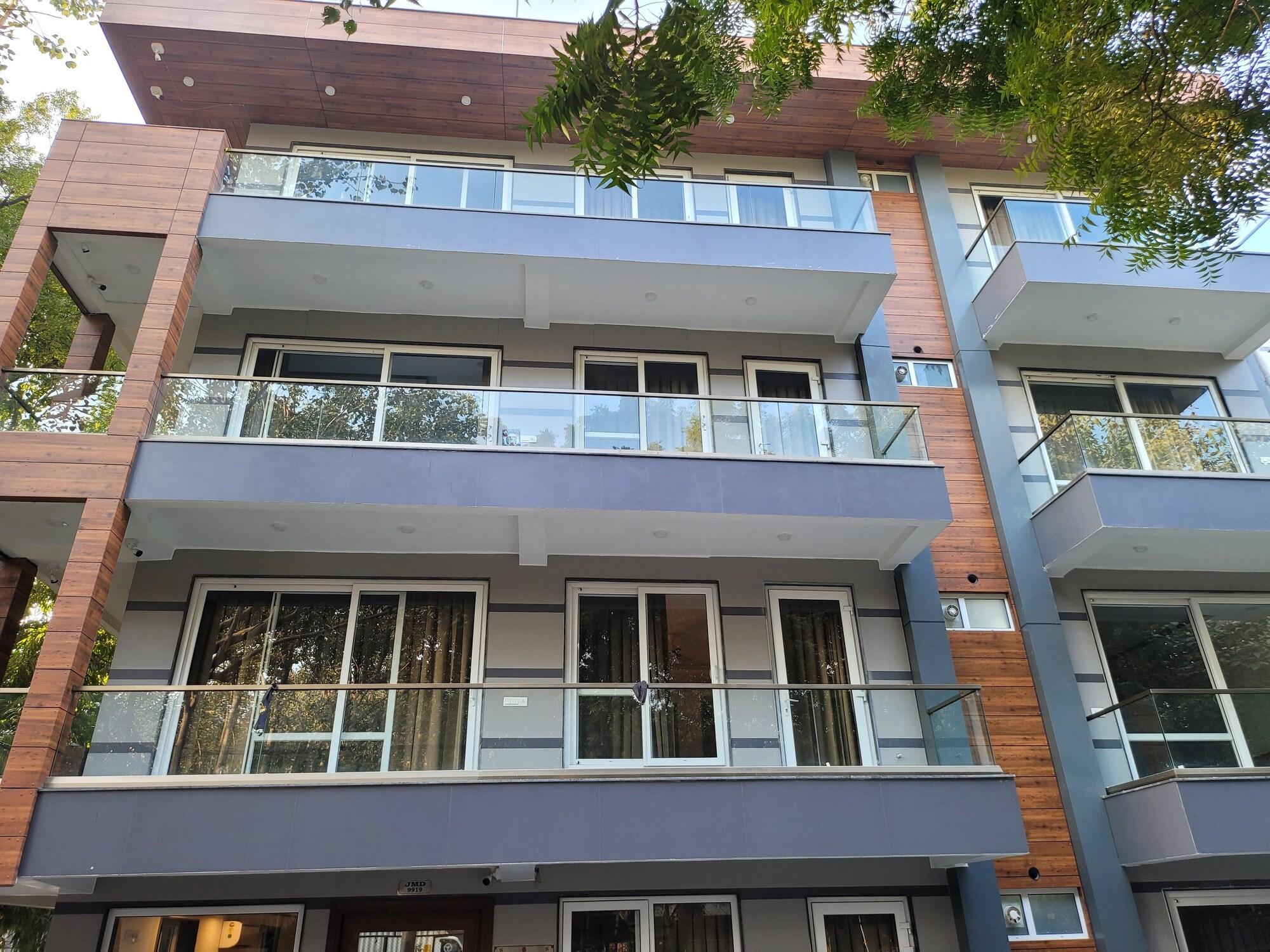 Varios JMD Residency