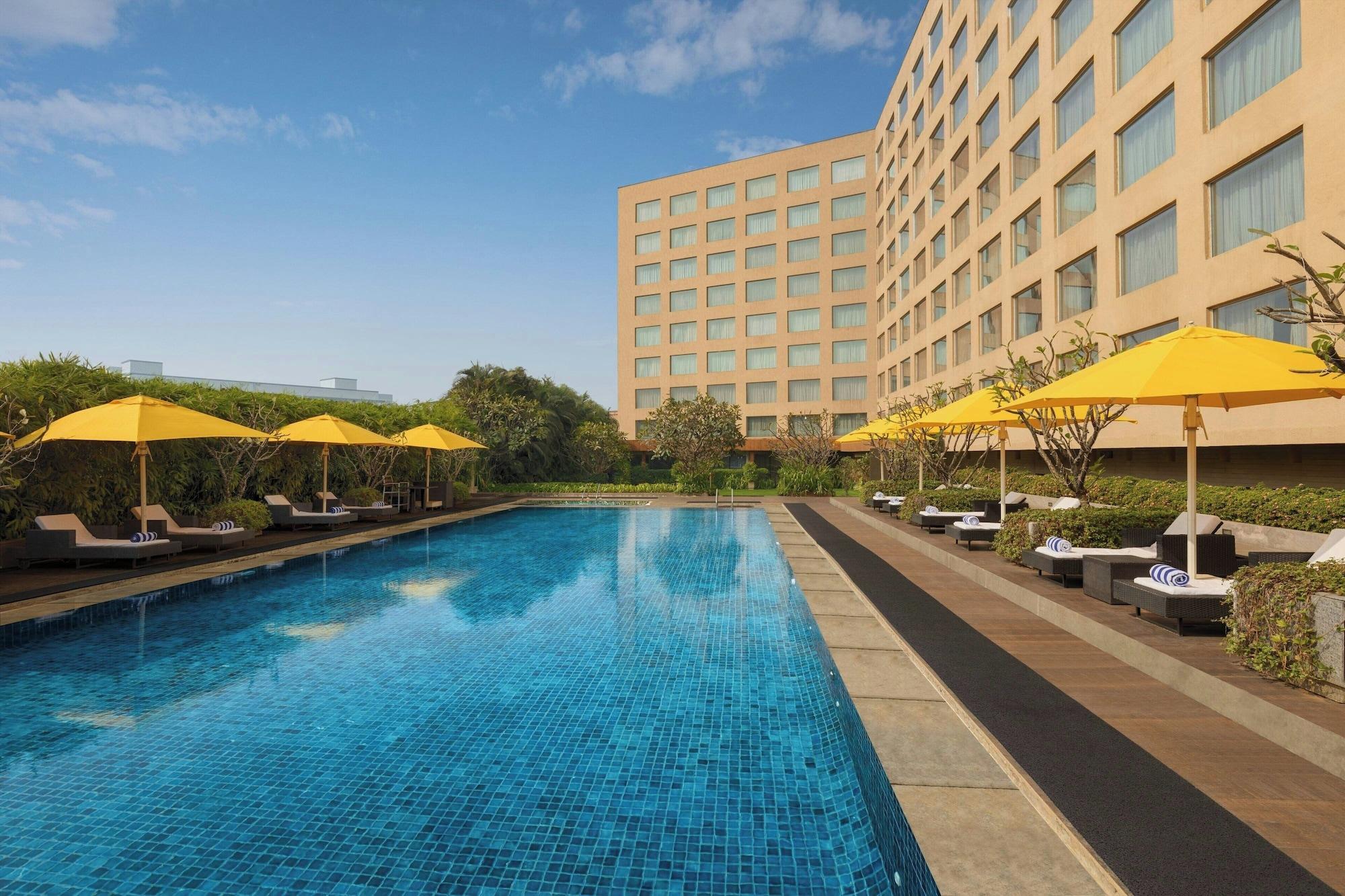 Vista Piscina Courtyard by Marriott Mumbai International Airport