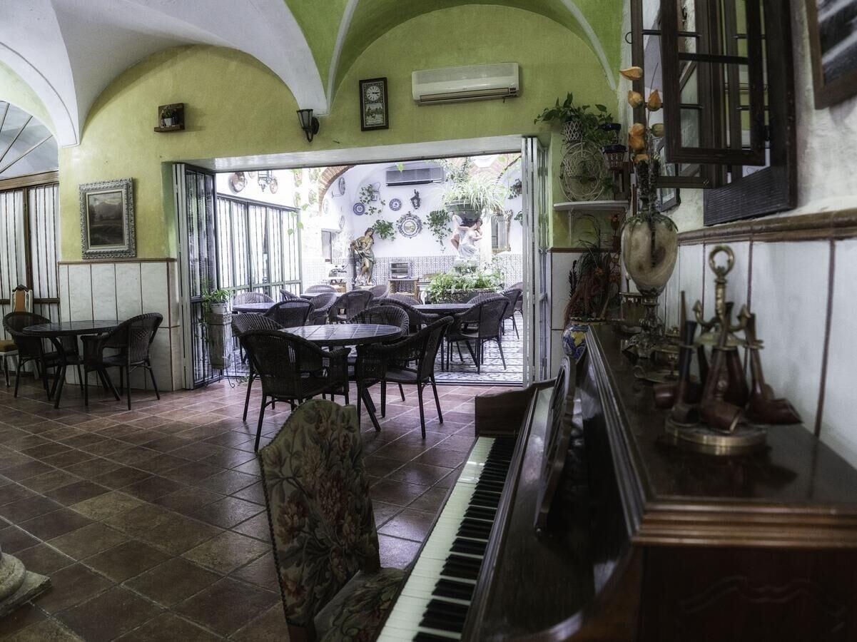 Vista Lobby Hotel Las Palmeras by Vivere Stays