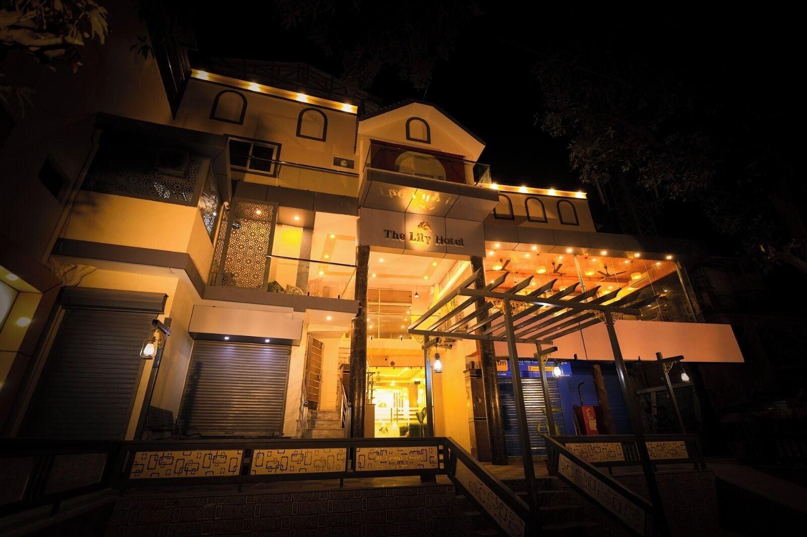 Vista Exterior The Lily Hotel