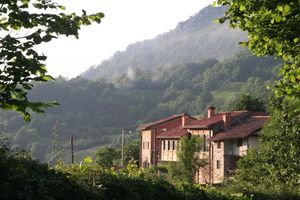 Hotel - Albergue Les Xendes. Parque de Redes - Hostel