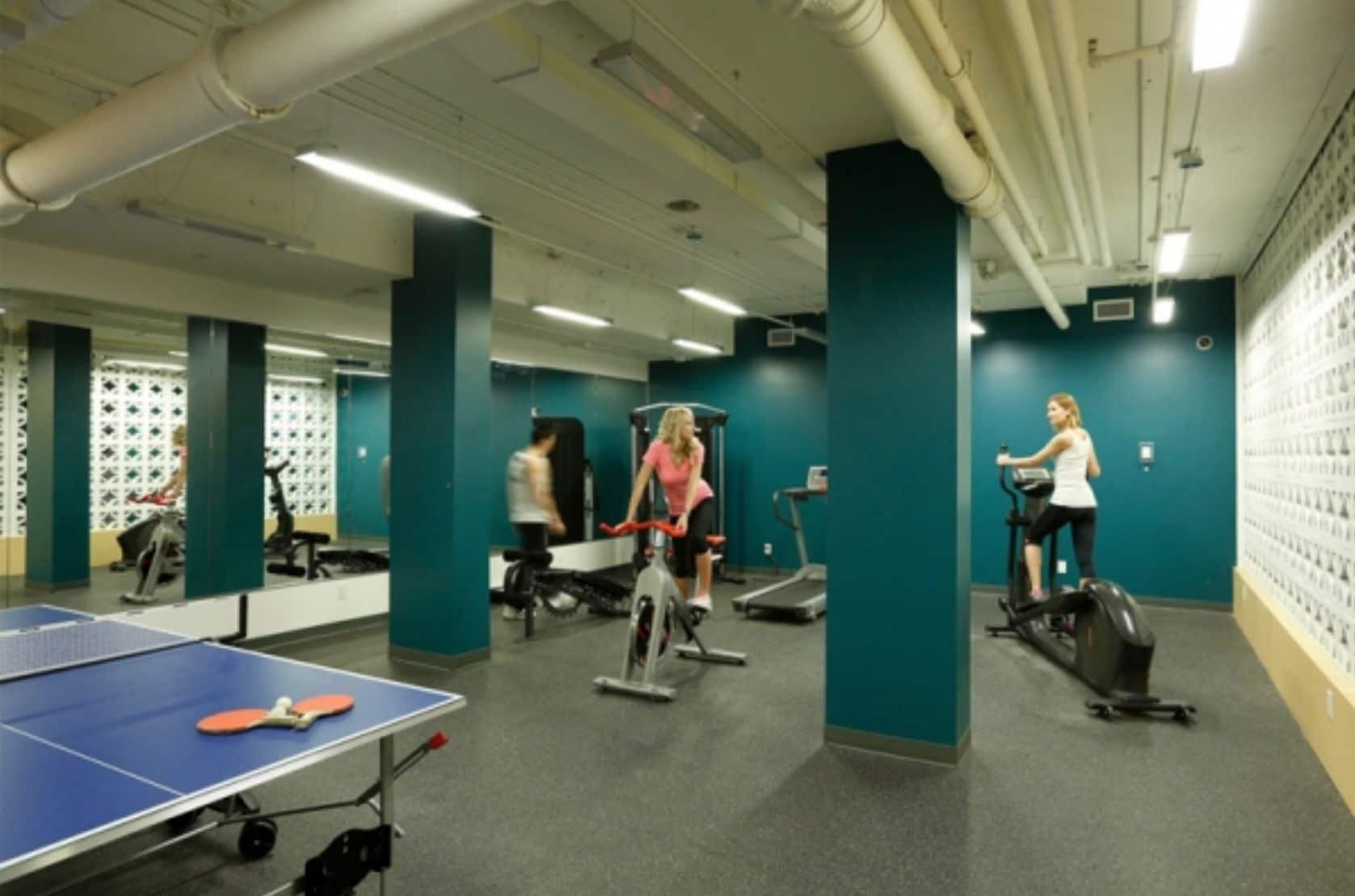 Gimnasio Backpacker College at EC Vancouver: APT Living