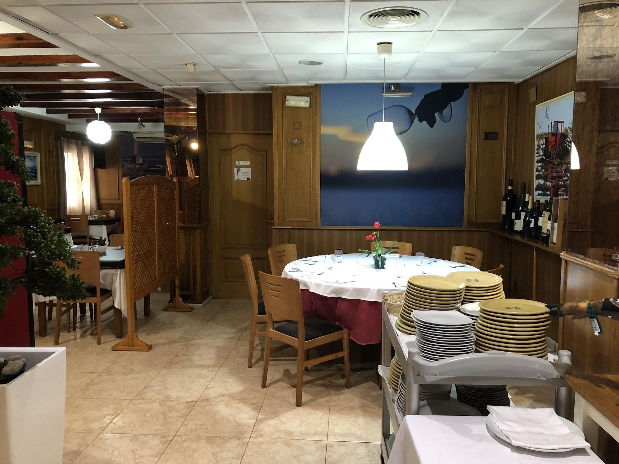 Bar/Salón Hostal Andres