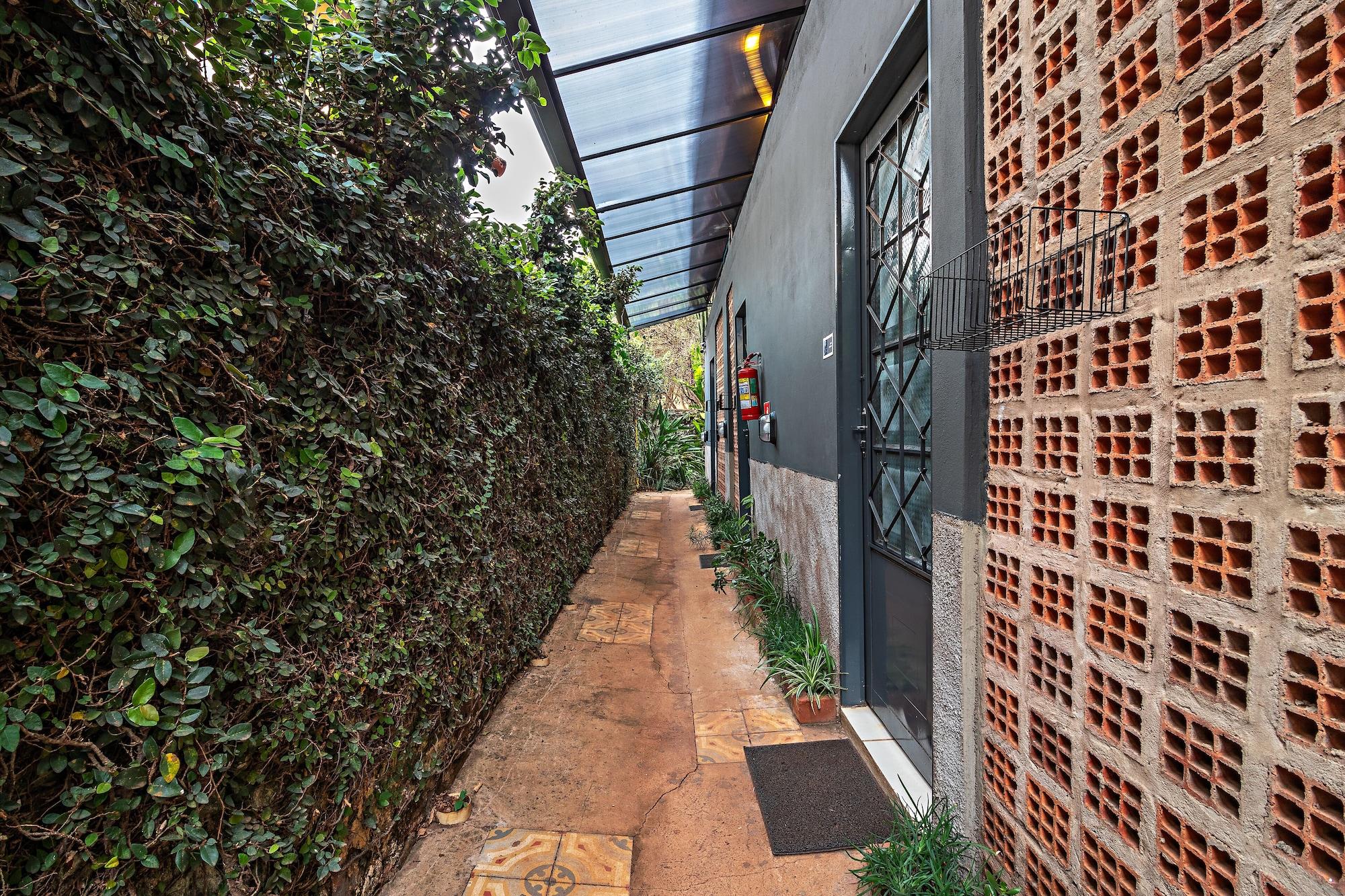 Vista do lobby Suítes no Quintal