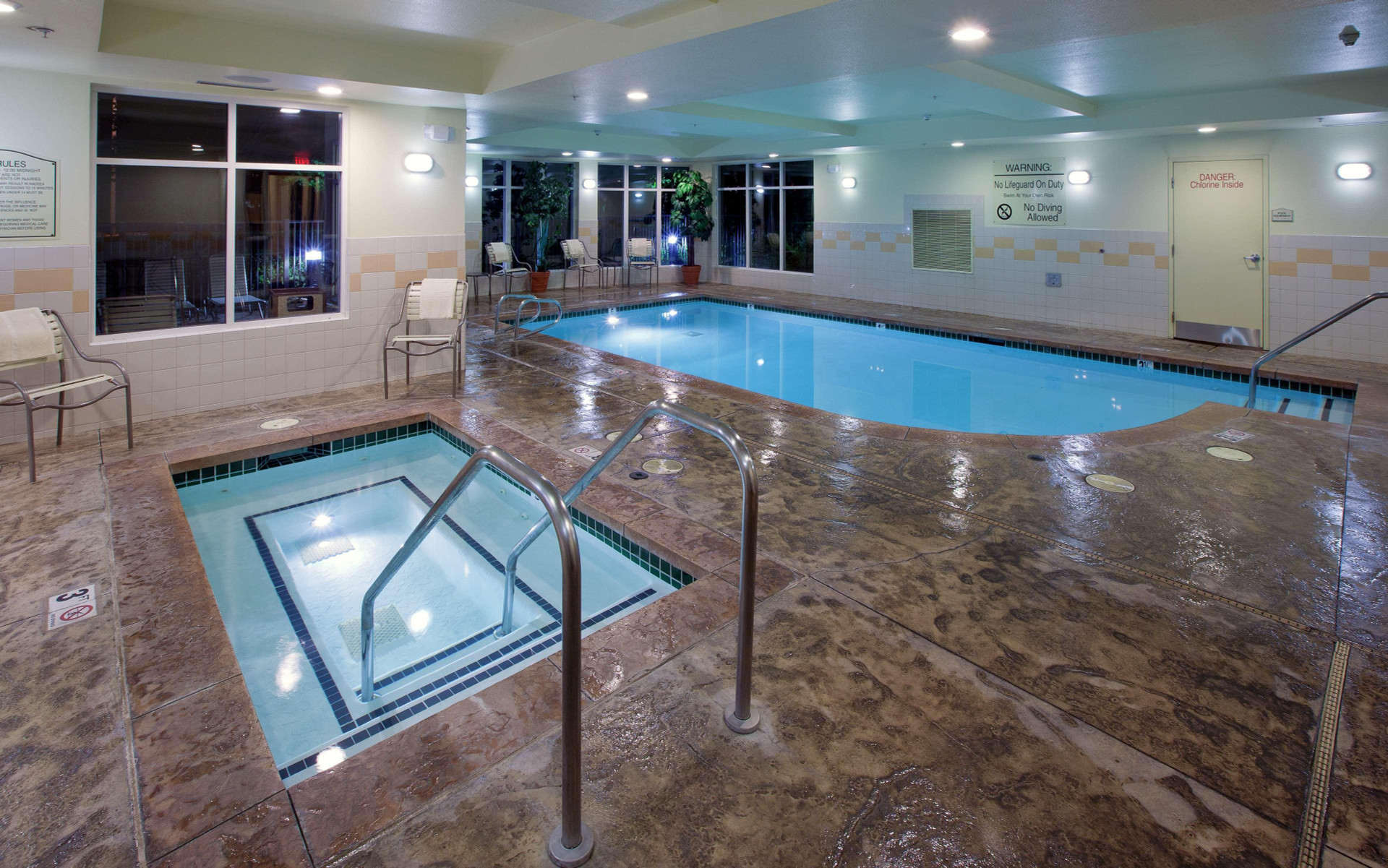 Vista Piscina Hilton Garden Inn Ontario/Rancho Cucamonga
