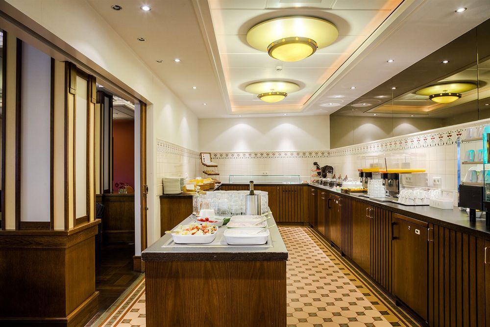 Oranje Hotel Leeuwarden by null