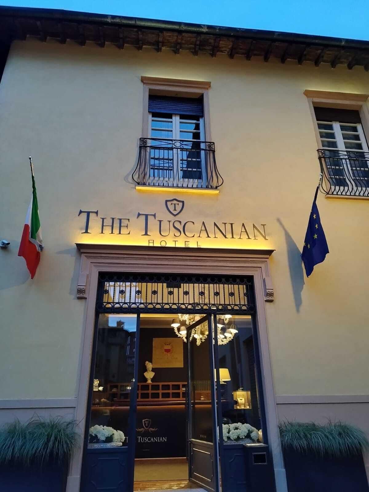 Varios The Tuscanian Hotel