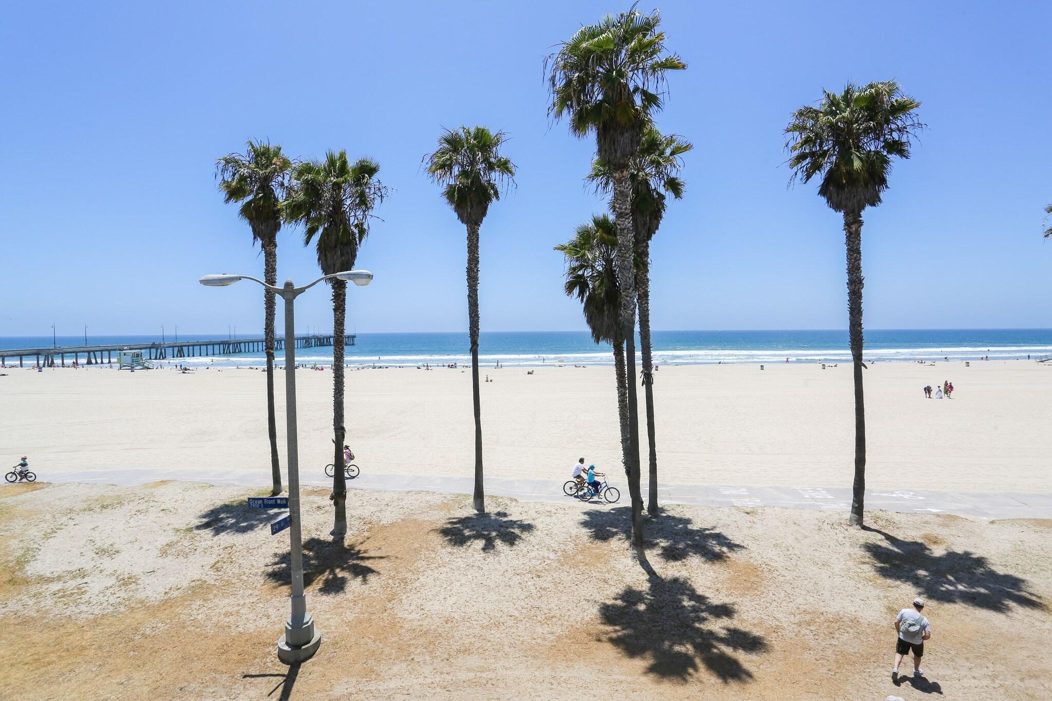 Varios Venice on the Beach Hotel