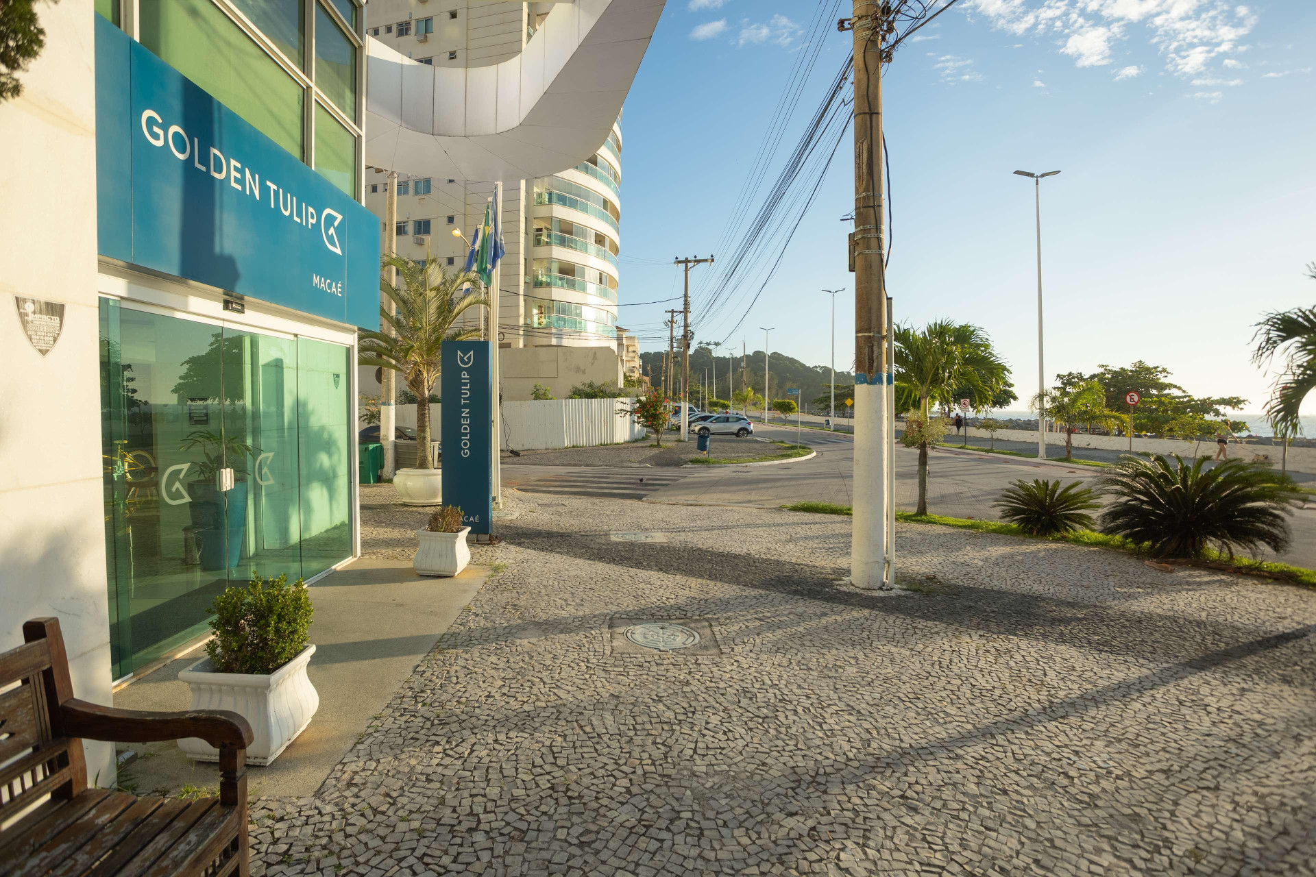 Vista Exterior Golden Tulip Macaé