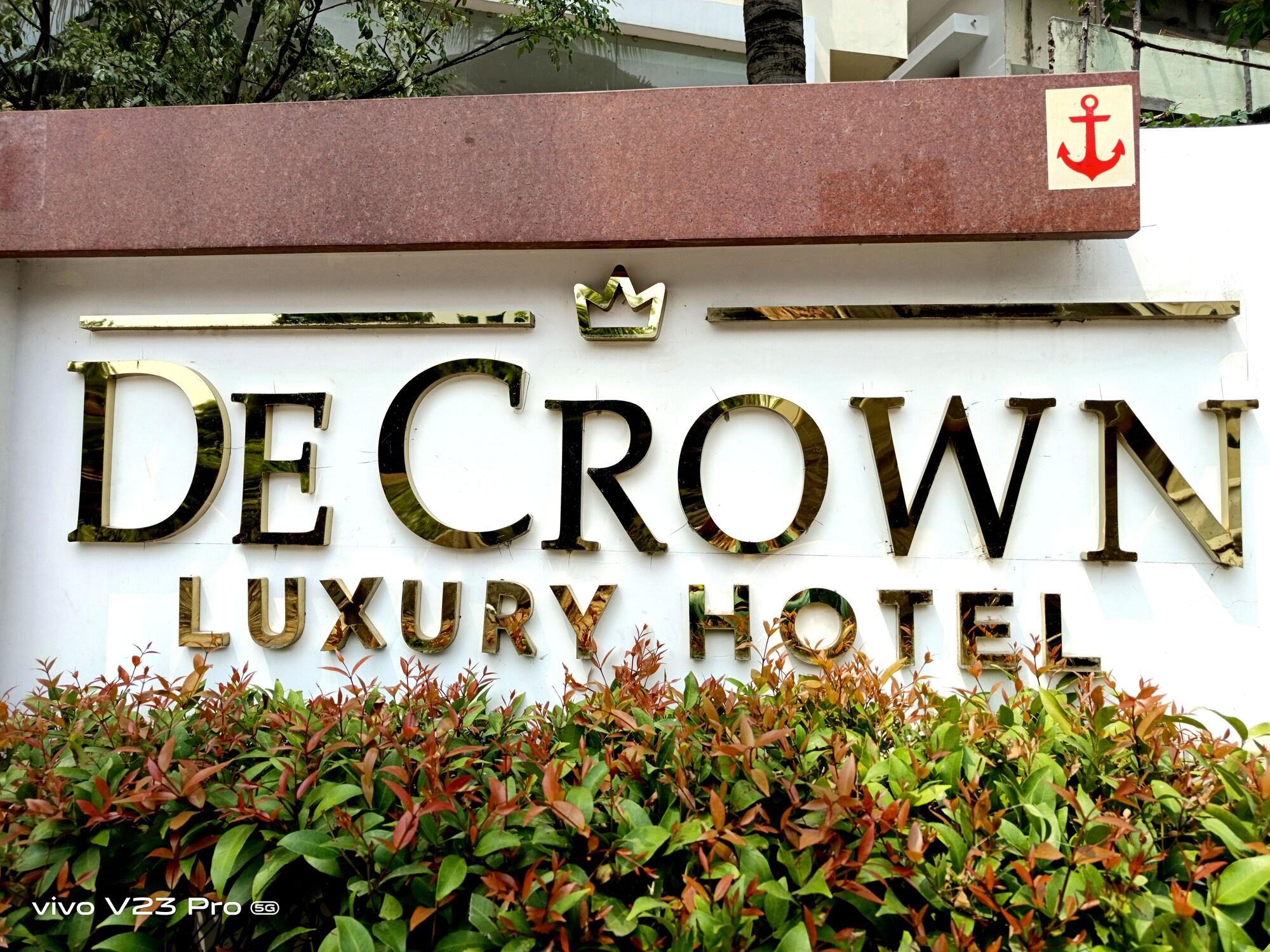 Vista Exterior DE CROWN LUXURY HOTEL