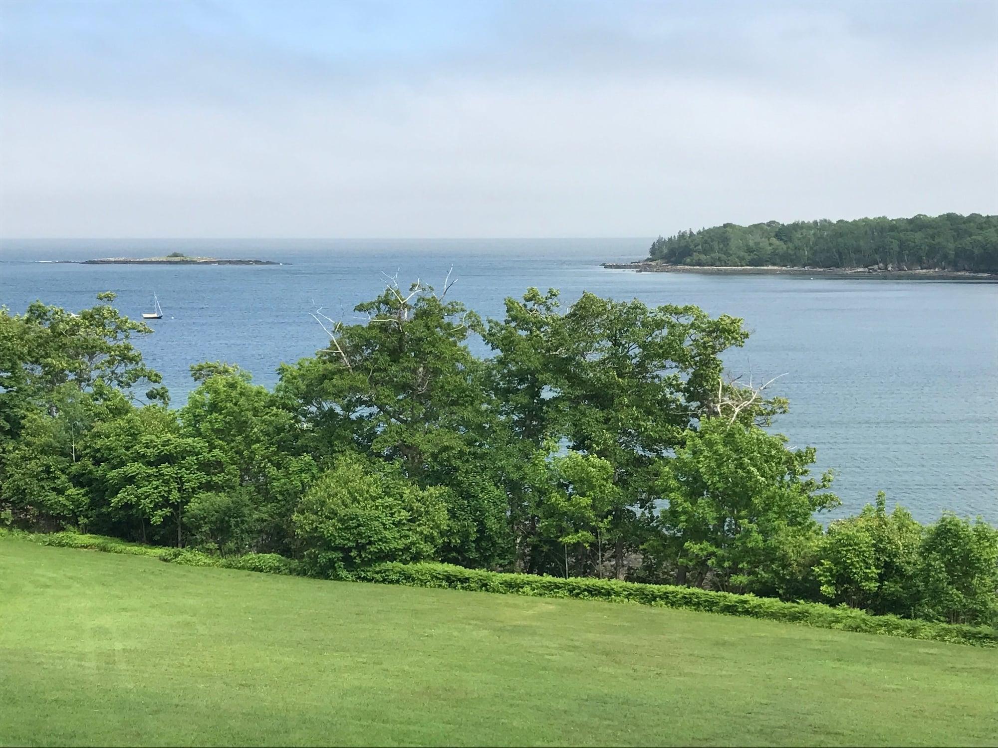 Varios Ledges by the Bay