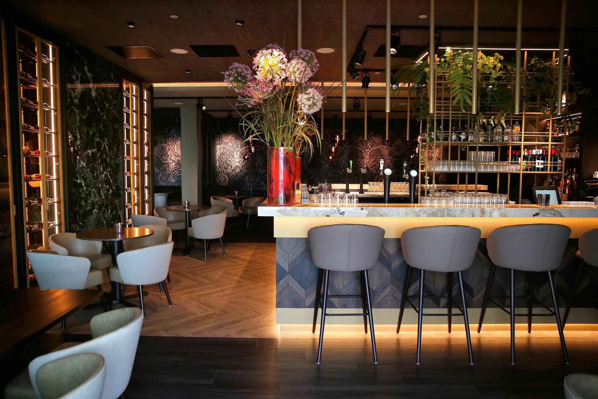 Bar/Salón Van der Valk Hotel Duiven near Arnhem A12