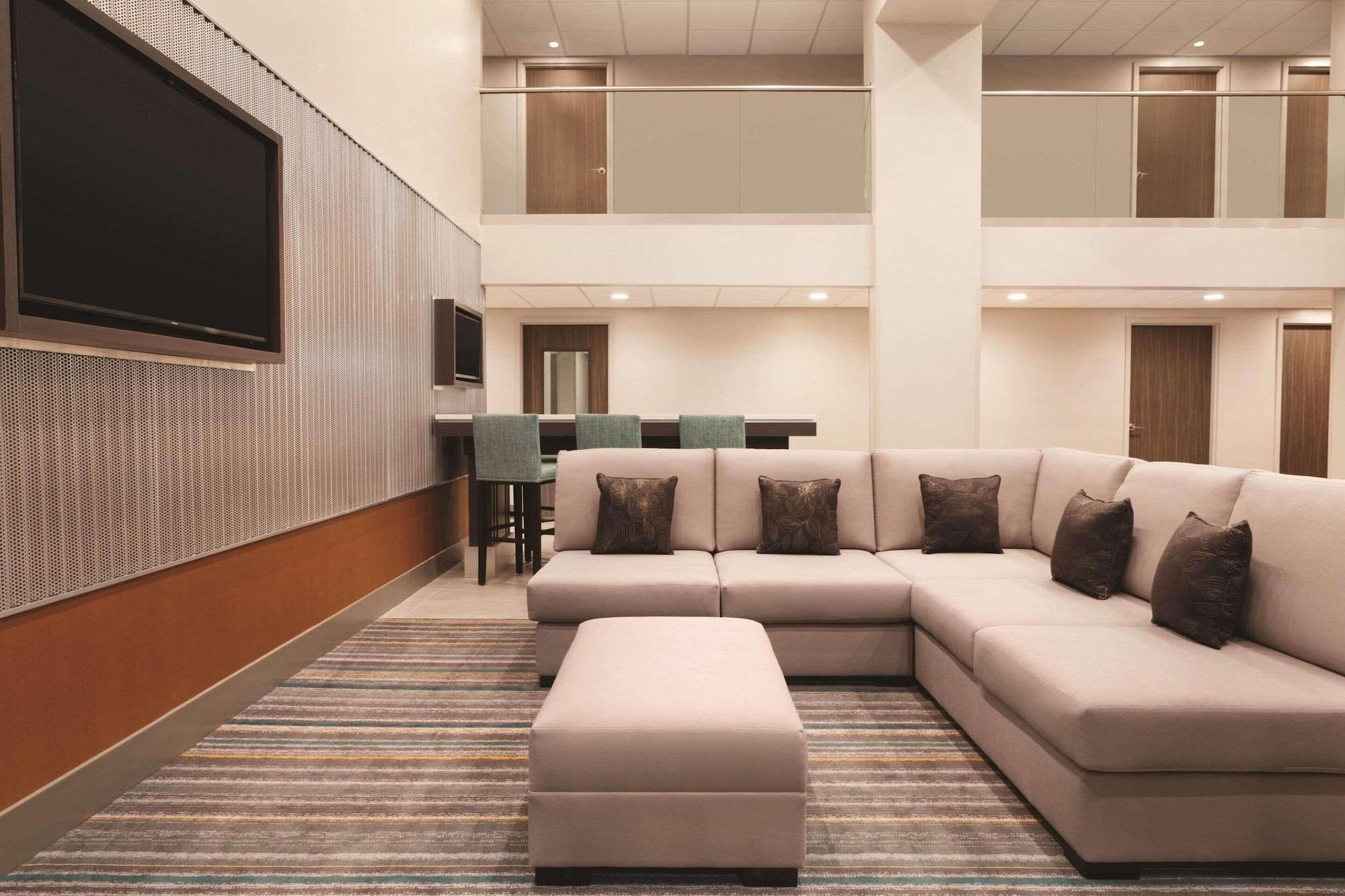 Vista Lobby Radisson Hotel Charlotte Airport