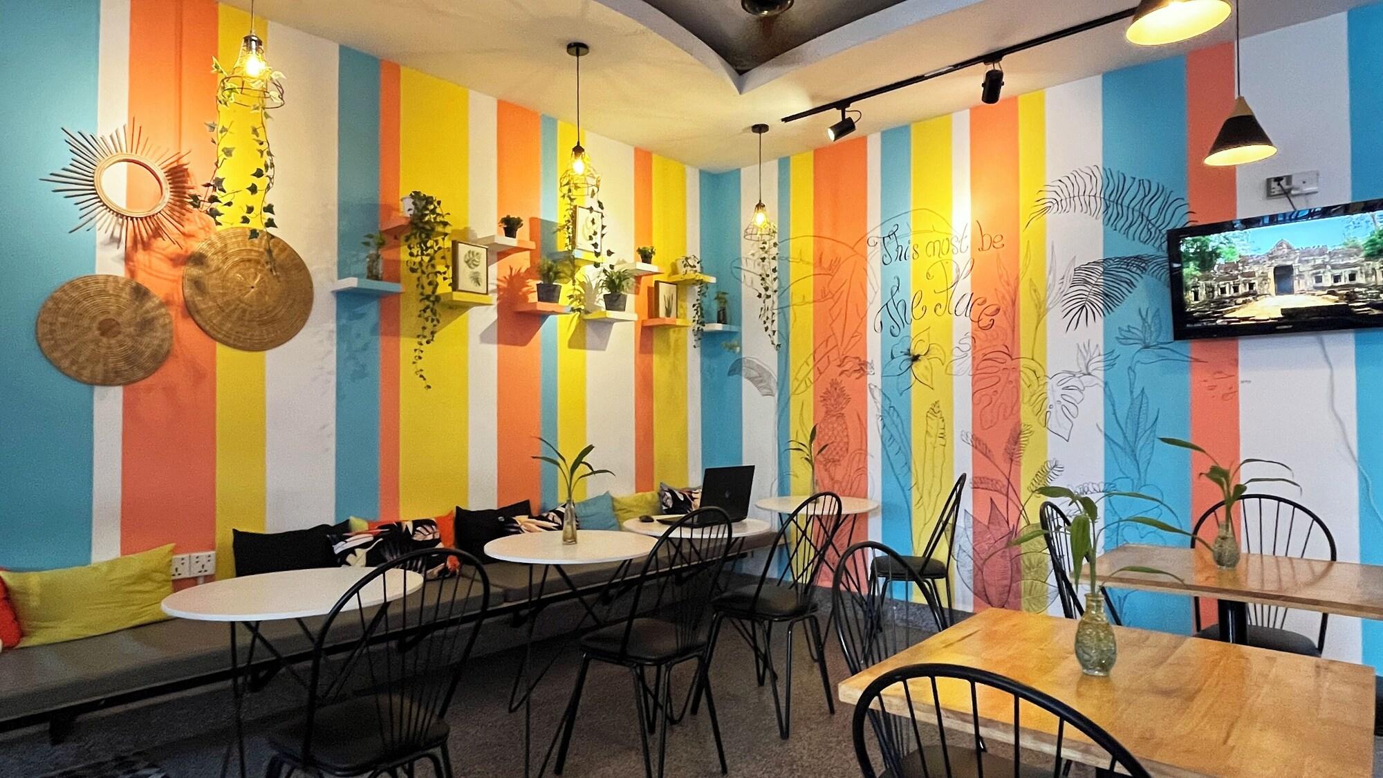 Restaurant THE PLACE Hostel & Pool Bar