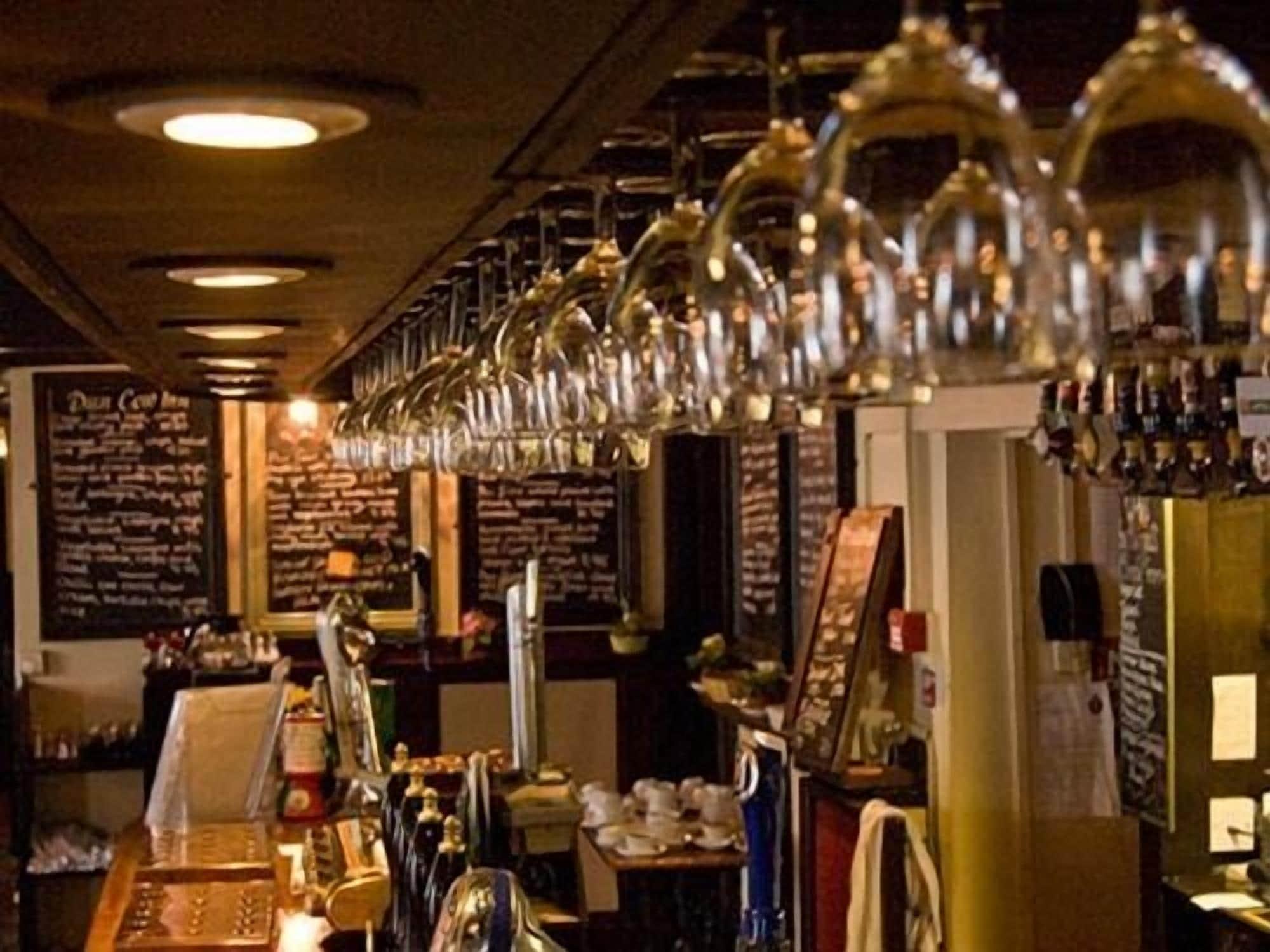 Bar/Salón Dun Cow Inn