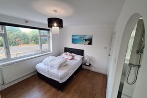 Alquiler Vacacional - ILFORD EAST LONDON BALCONY FLAT 2bed 2bath next to tube stop, ideal for tourists