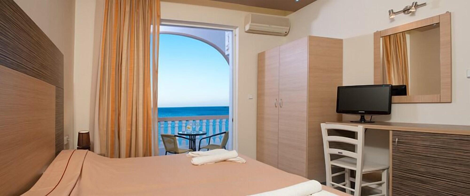 Varios Delfini Beach Hotel