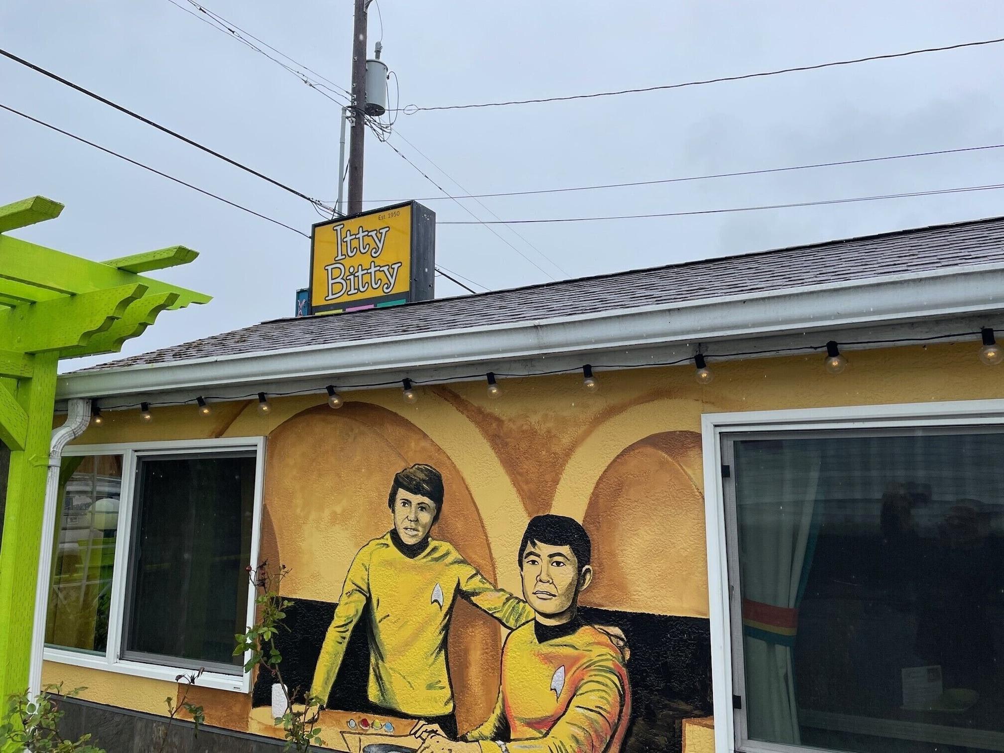 Vista Exterior The Star Trek - USS Enterprise Room at the Itty Bitty Inn