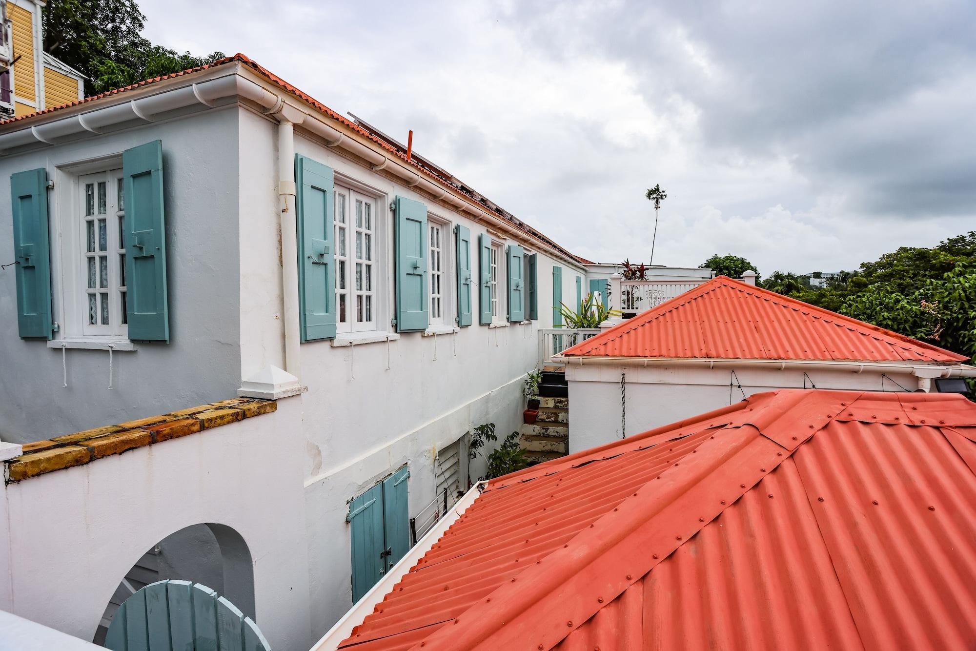 Vista Exterior At Home in the Tropics