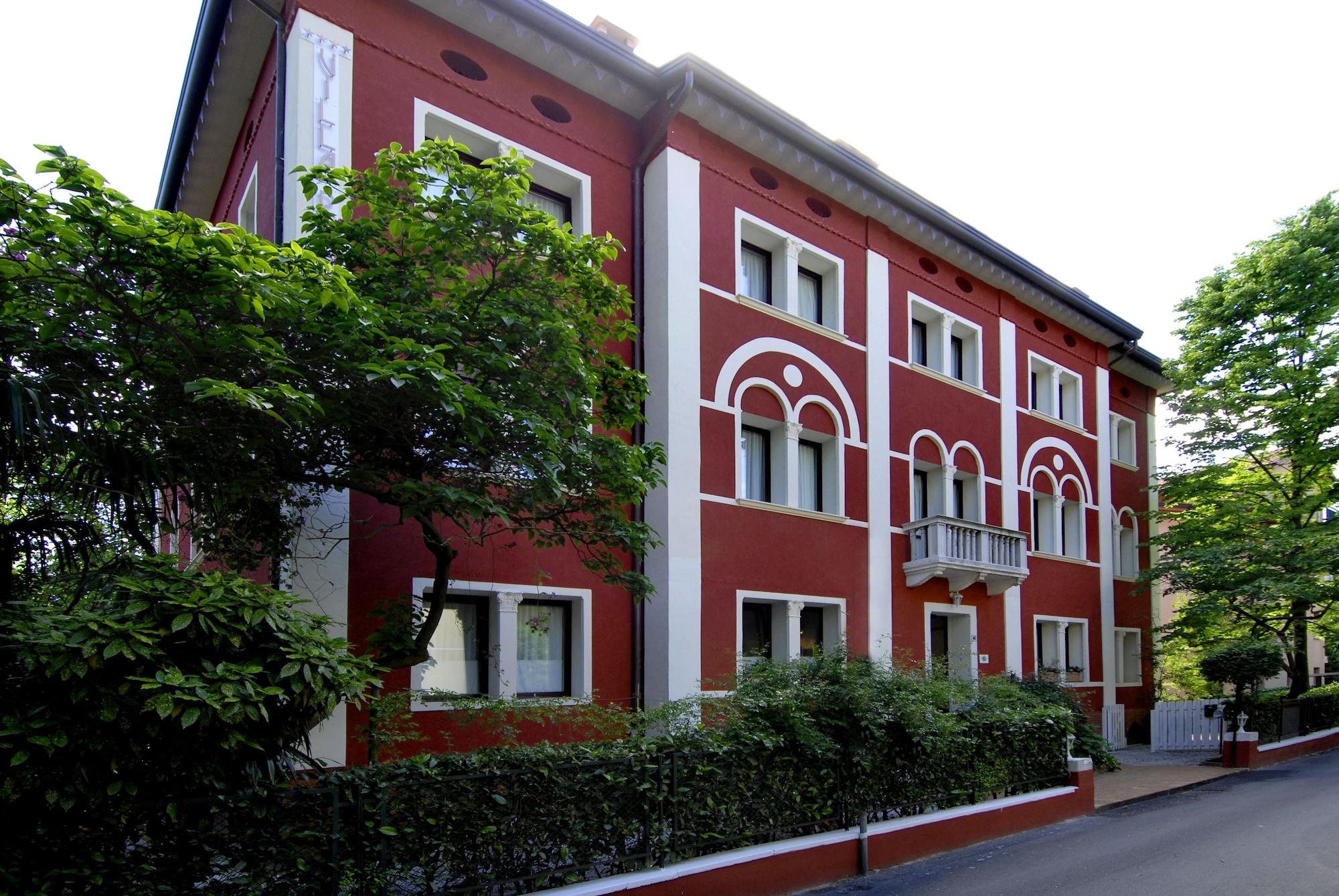 Vista Exterior Hotel Villa Pannonia