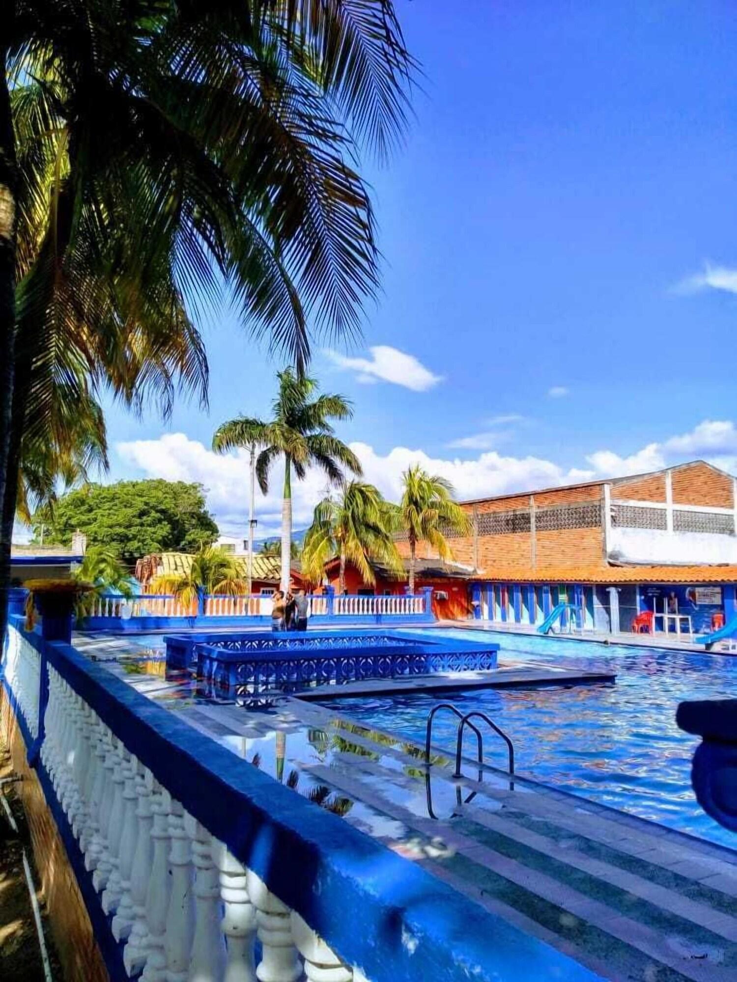 Varios Hotel Zona Tropical
