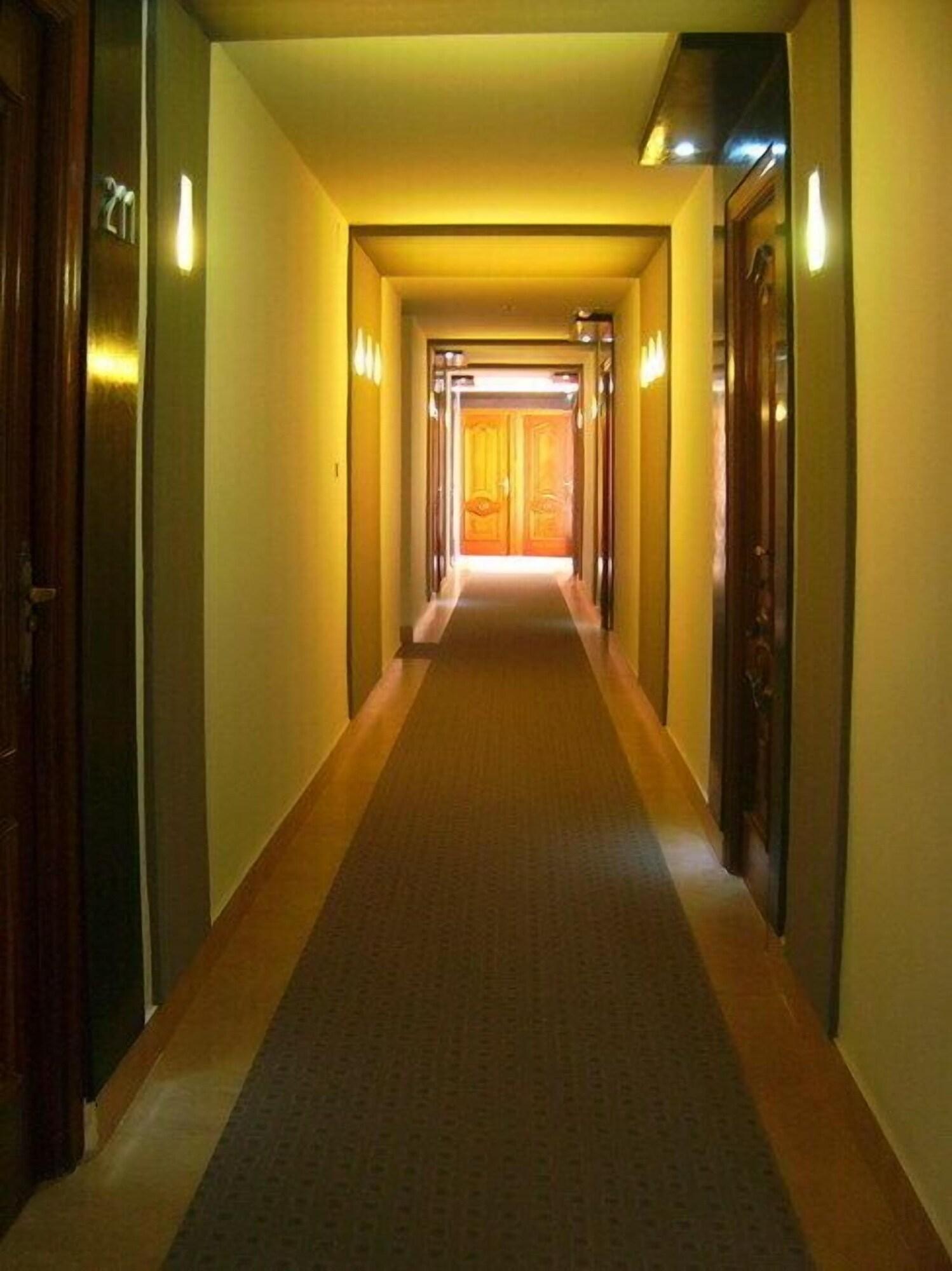 Varios Hotel La Zambra