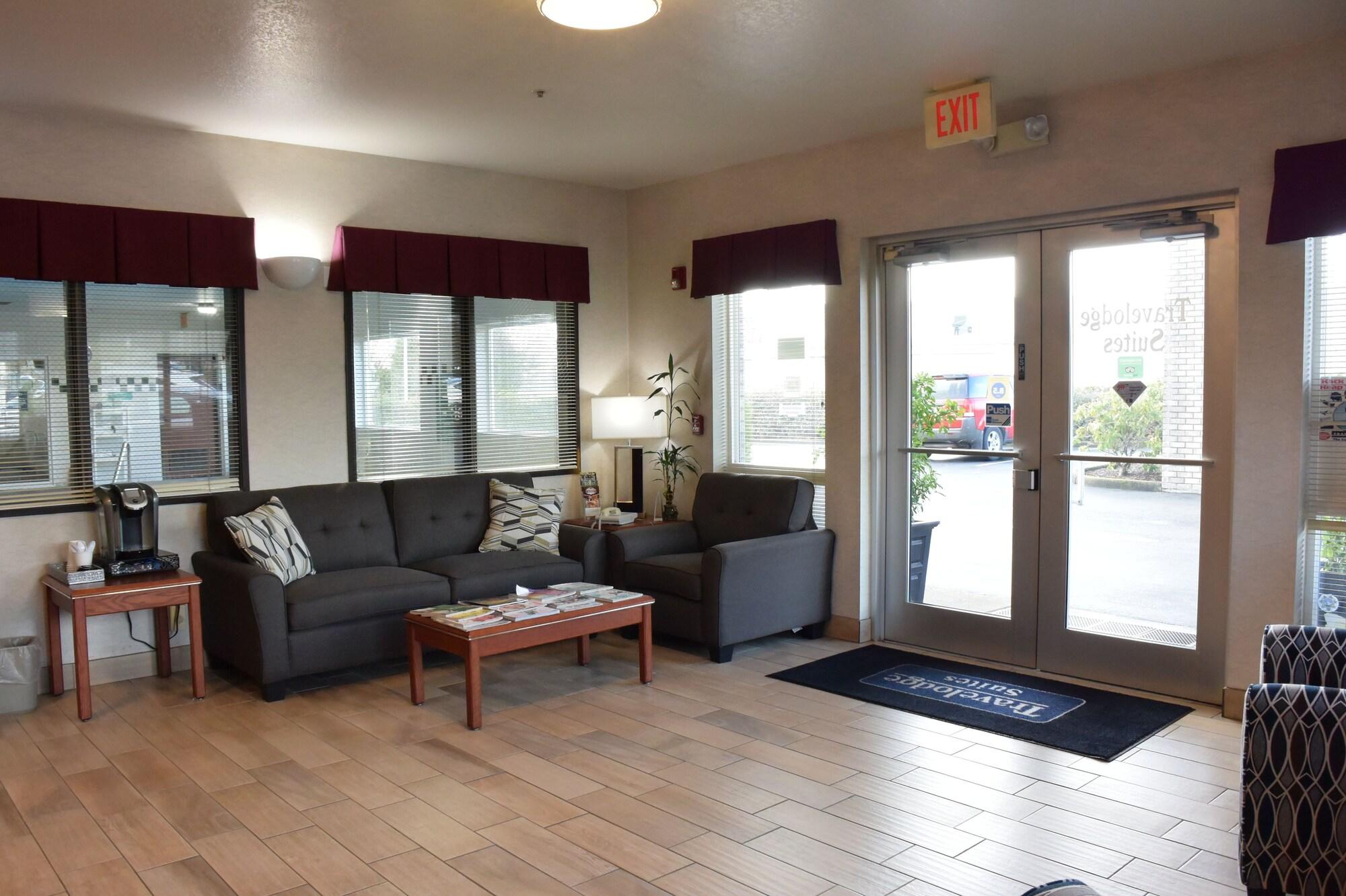 Vista Lobby Travelodge Suites by Wyndham Newberg