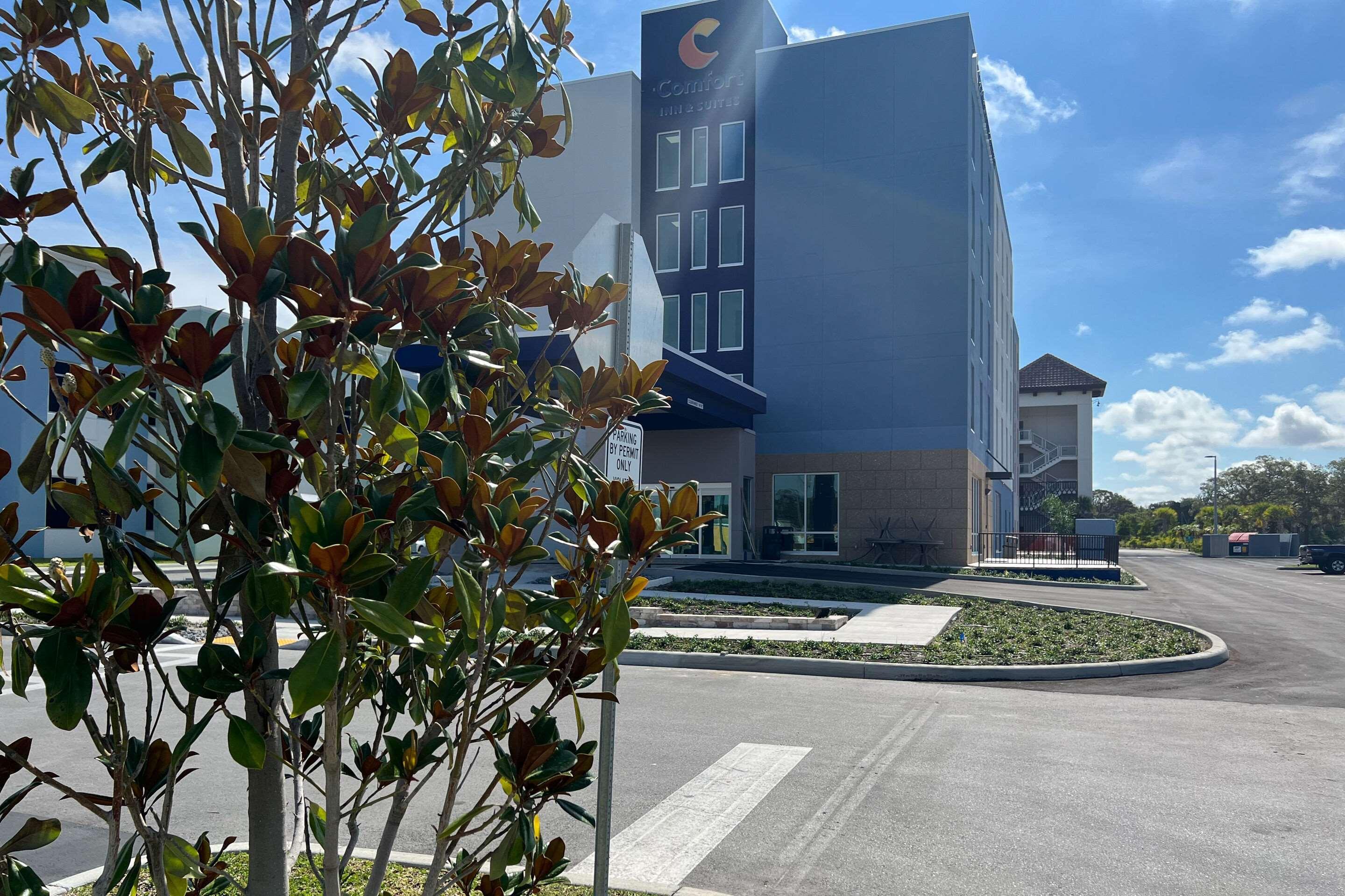 Vista Exterior Comfort InnSuites New Port Richey DowntownDistrict