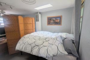 Alquiler Vacacional - Charming Carriage House w/ Private Yard and Entrance