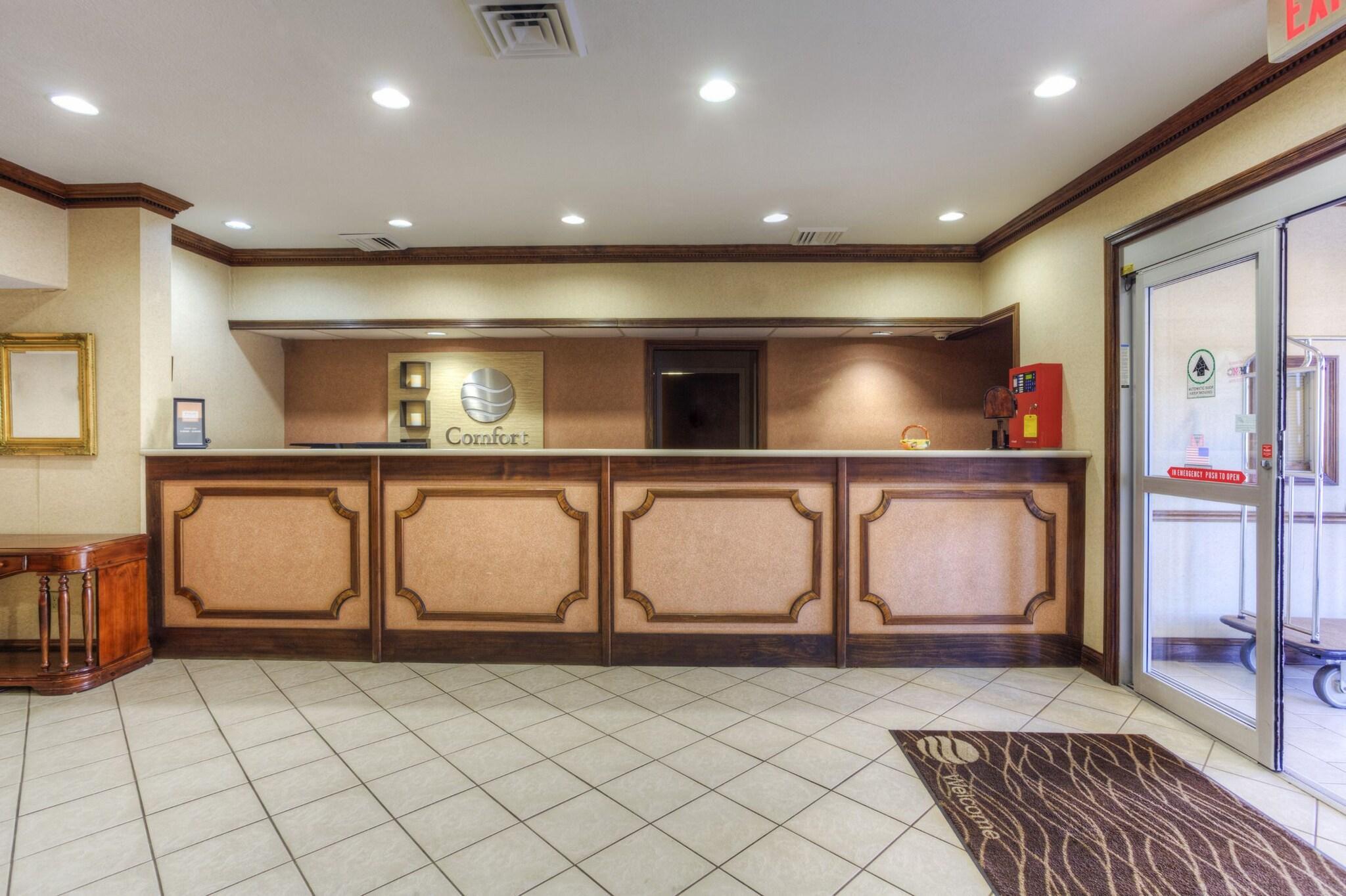 Vista Lobby Comfort Inn Henderson - Evansville South