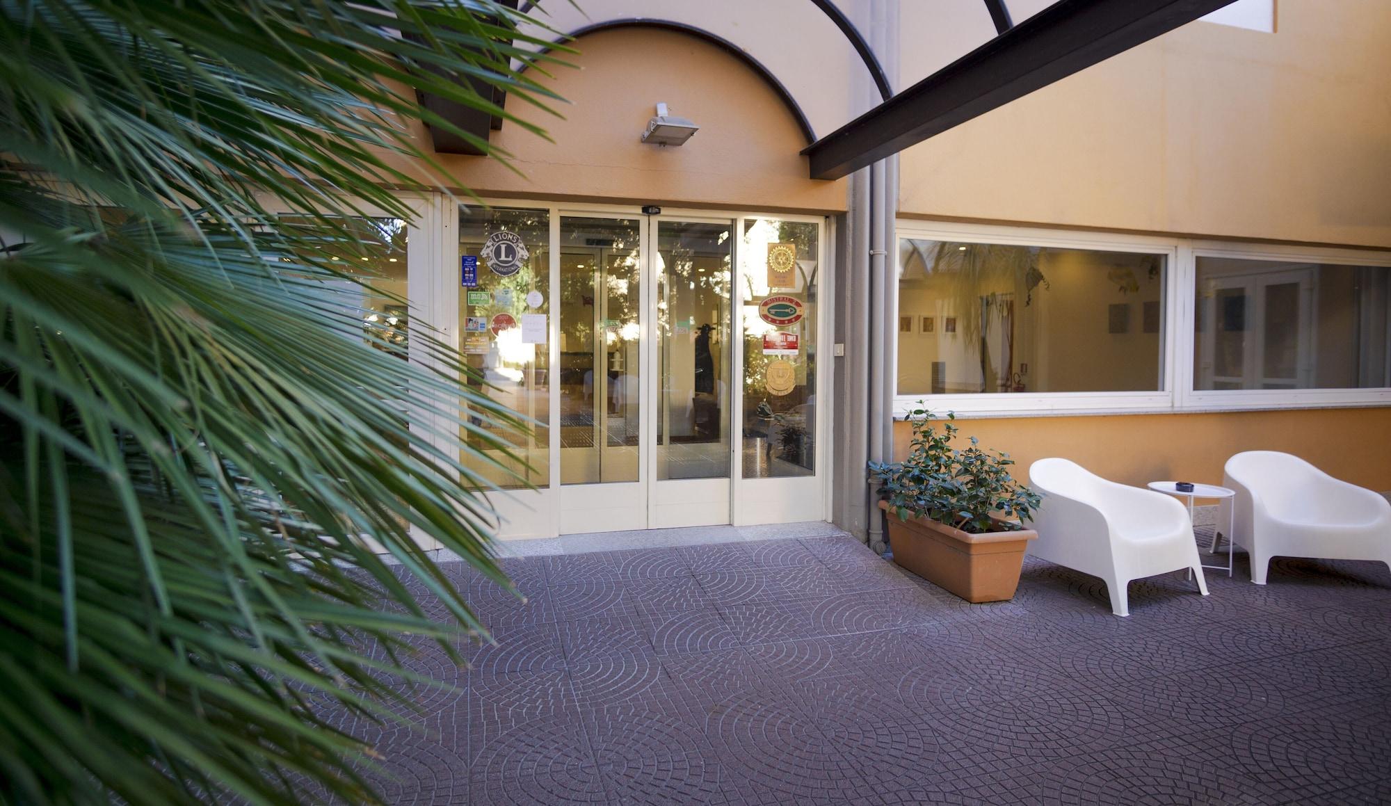Vista Exterior Hotel Mistral 2