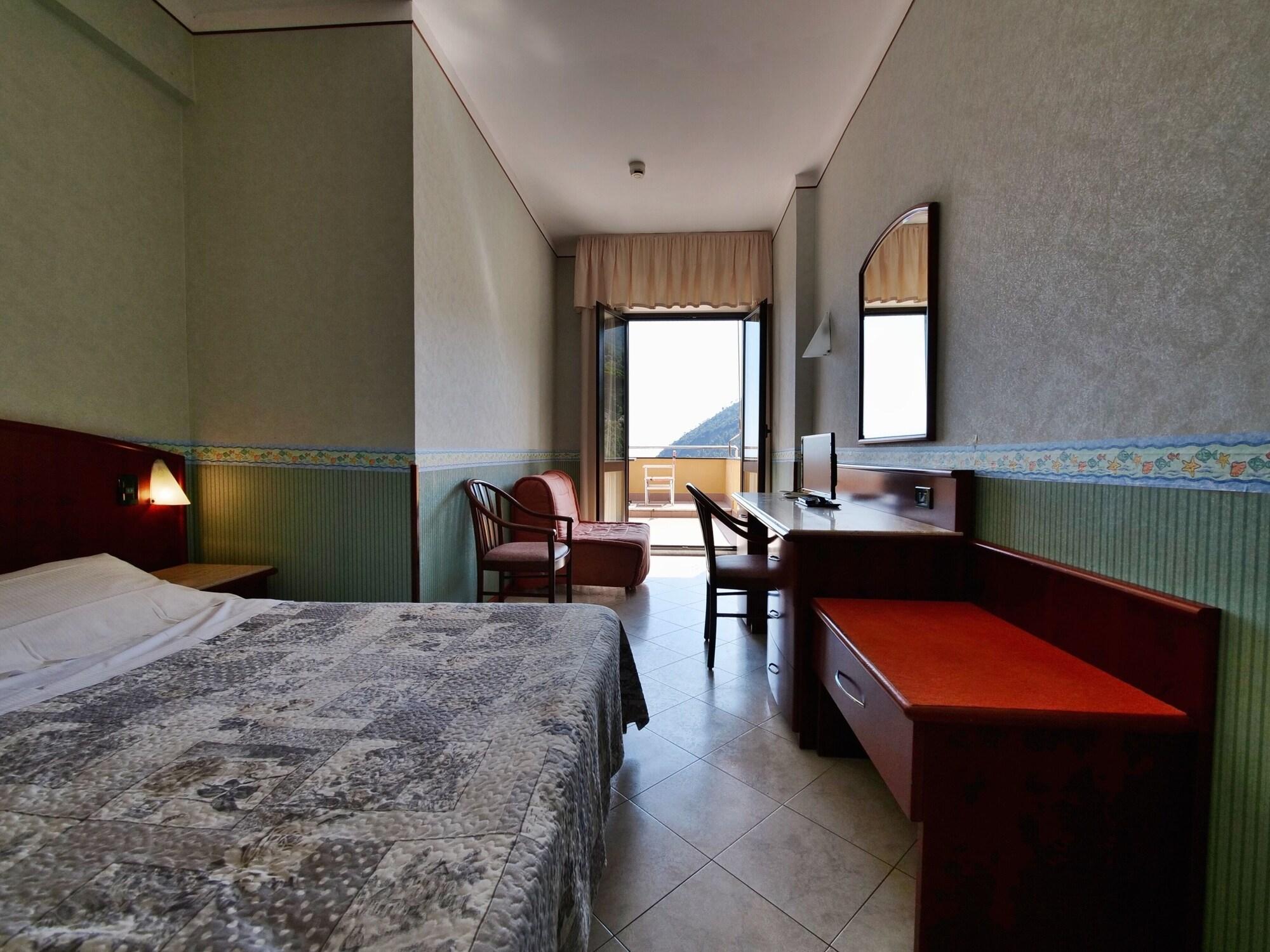 Habitación Hotel Mondial