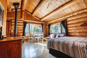 Alquiler Vacacional - Eagle's Nest Log Cabin, Remote, Off Grid Wilderness location adj Jasper Nat Park