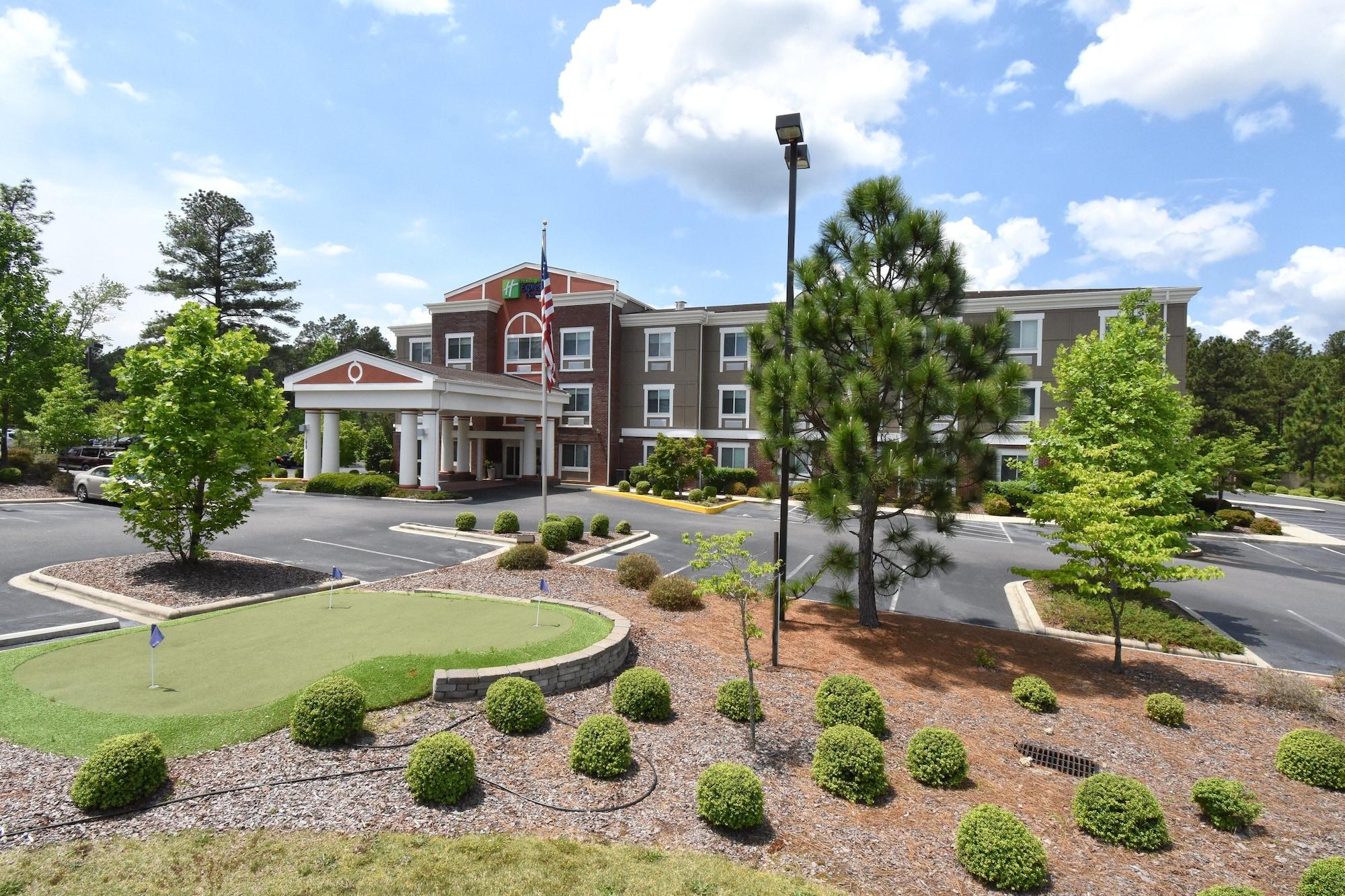 Vista Exterior Holiday Inn Express Hotel & Suites Southern Pines by IHG