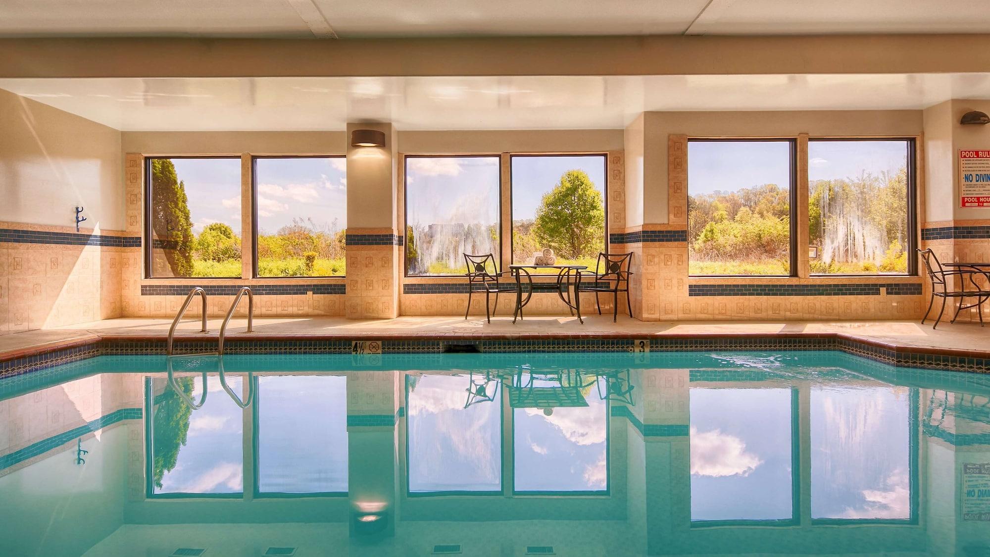 Vista Piscina Best Western Plus Bass Hotel & Suites