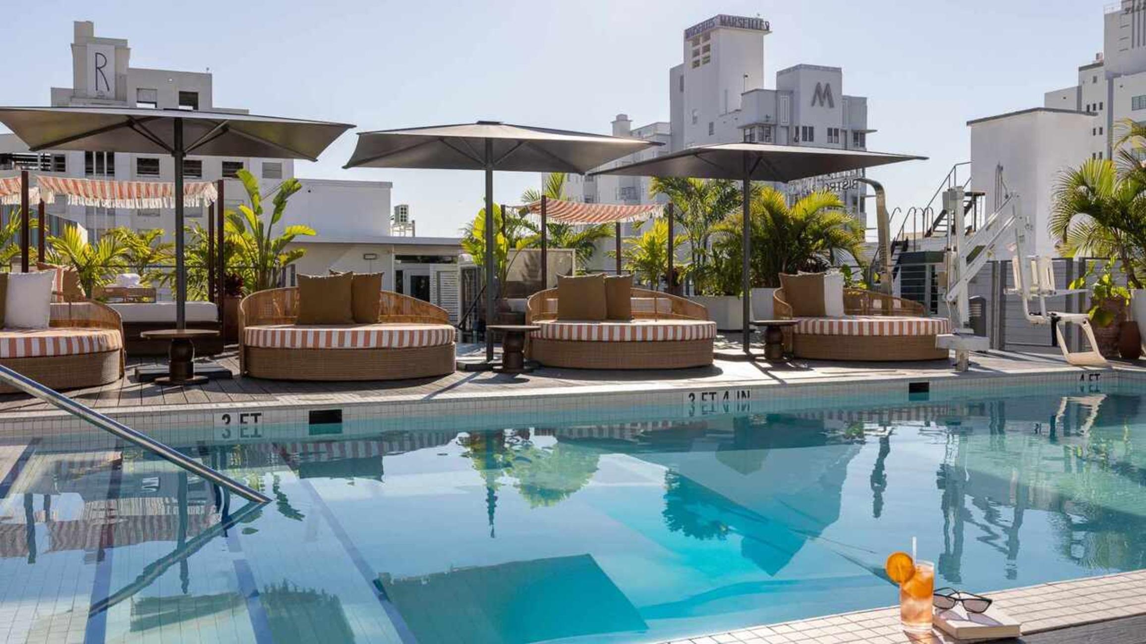 Vista Piscina UMA House by Yurbban South Beach