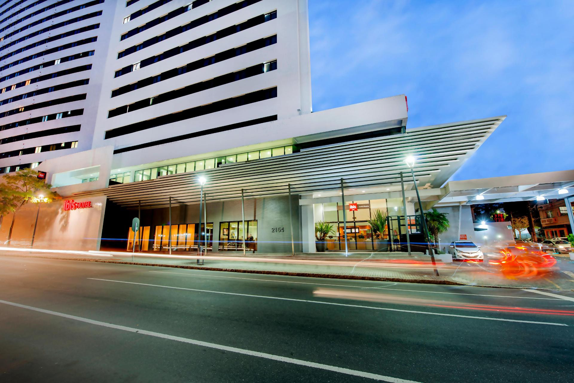 Vista Exterior Hotel ibis Curitiba Shopping
