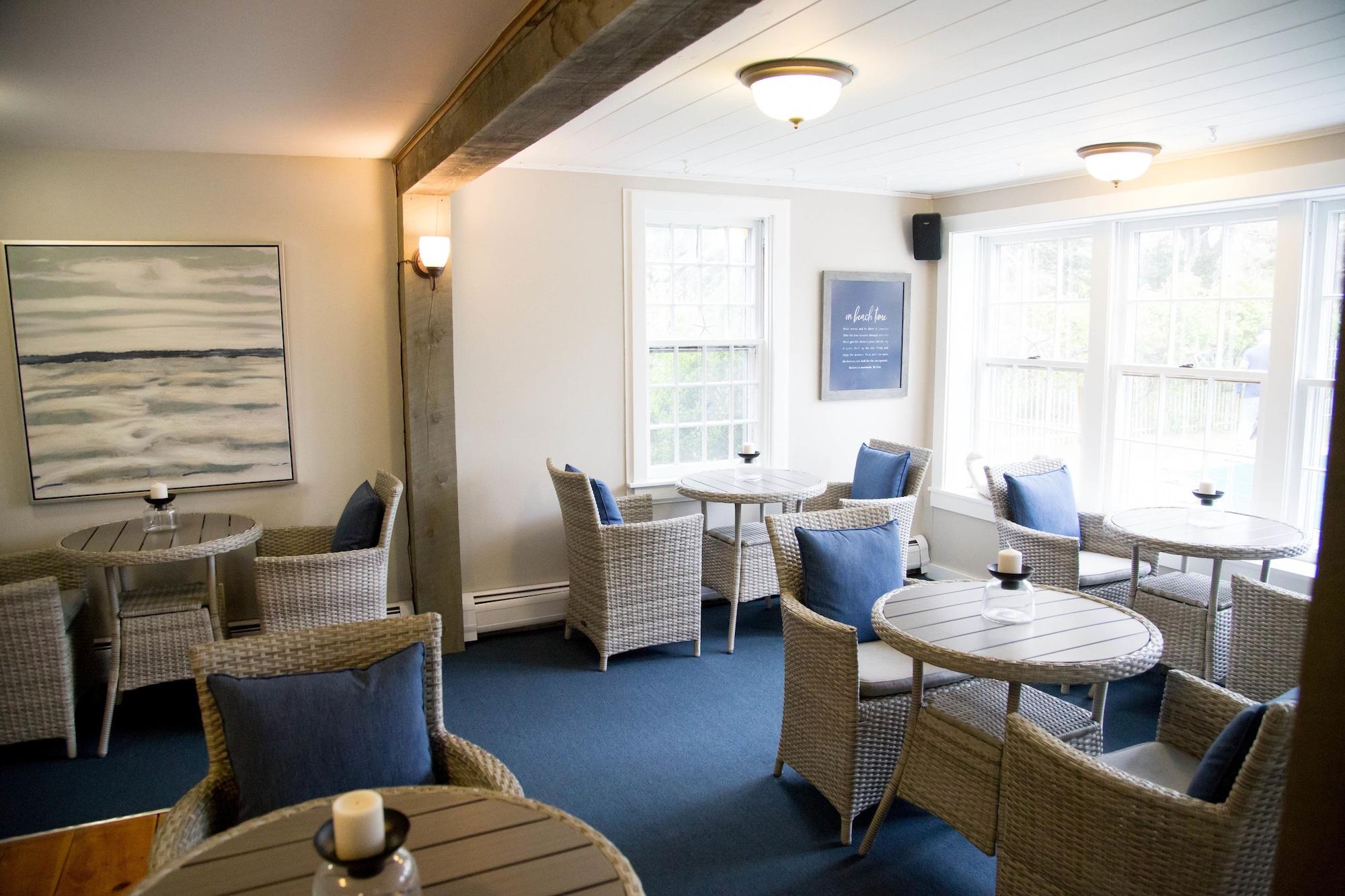 Restaurant Allen Harbor Breeze Inn & Gardens